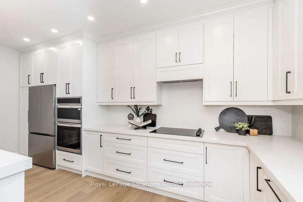 Photo 14 of 6 Butternut Crescent, Wasaga Beach — HOMEH