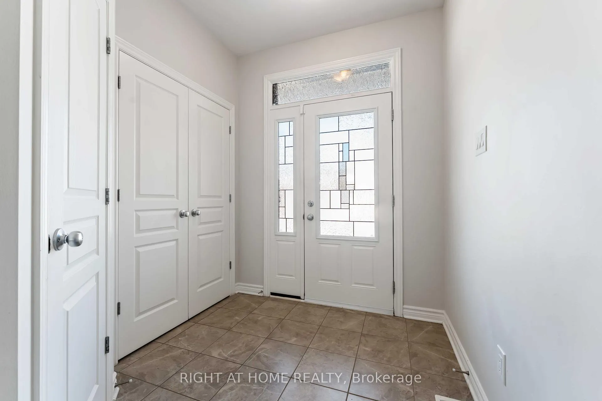 Photo 2 of 658 Parade Drive, Ottawa, Stittsville (South) — HOMEH