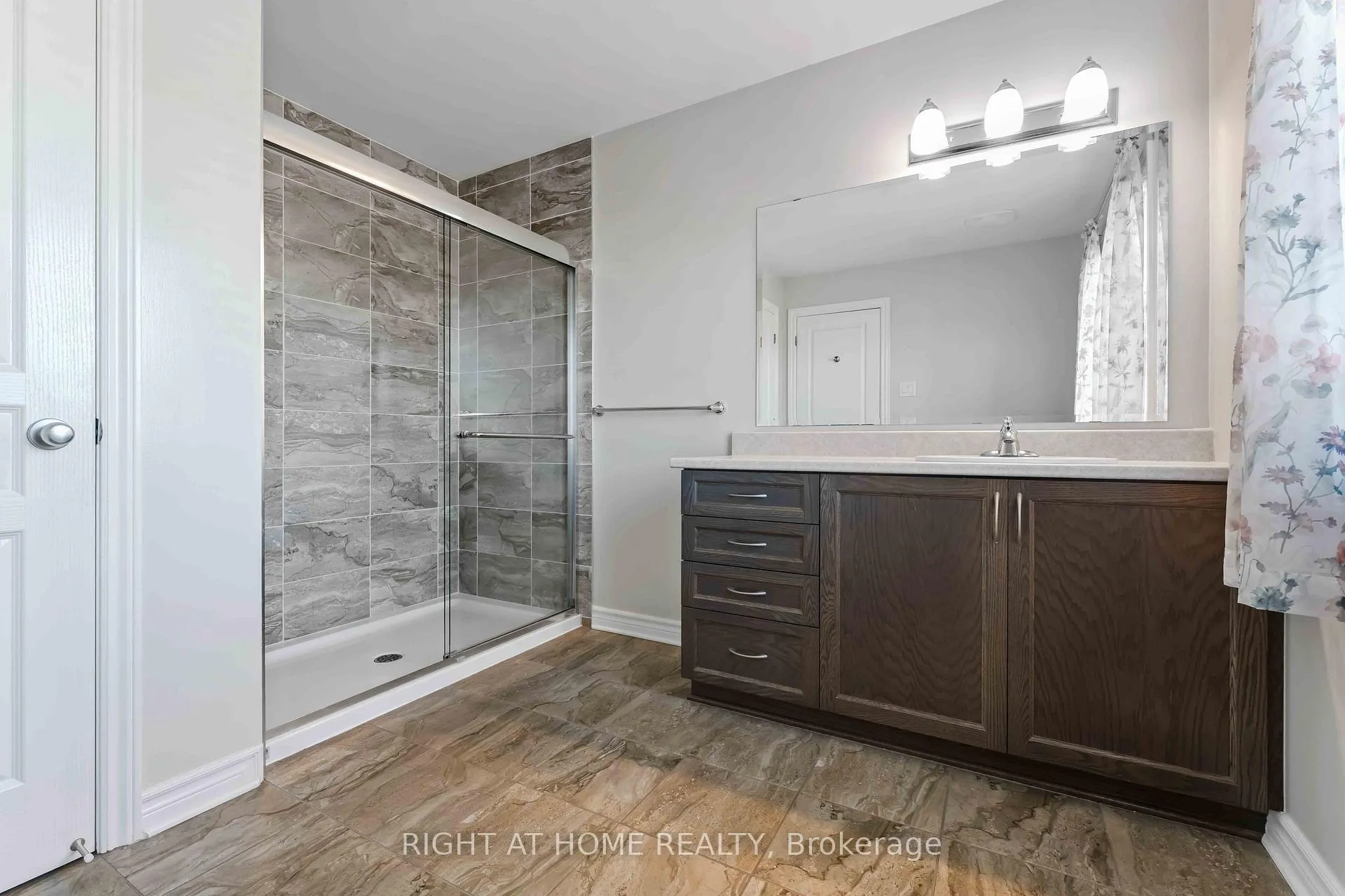 Photo 15 of 658 Parade Drive, Ottawa, Stittsville (South) — HOMEH