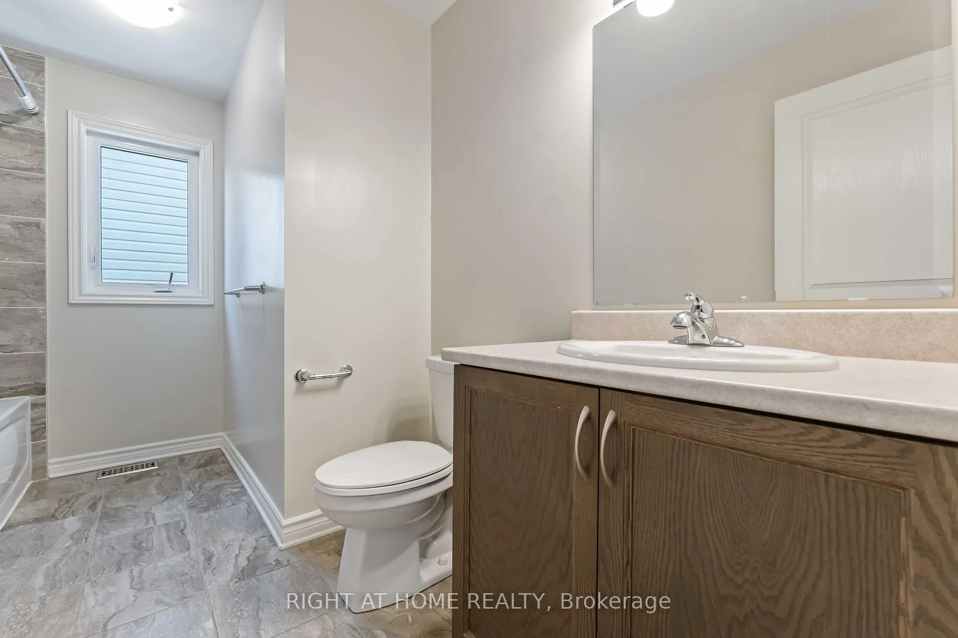 Photo 21 of 658 Parade Drive, Ottawa, Stittsville (South) — HOMEH