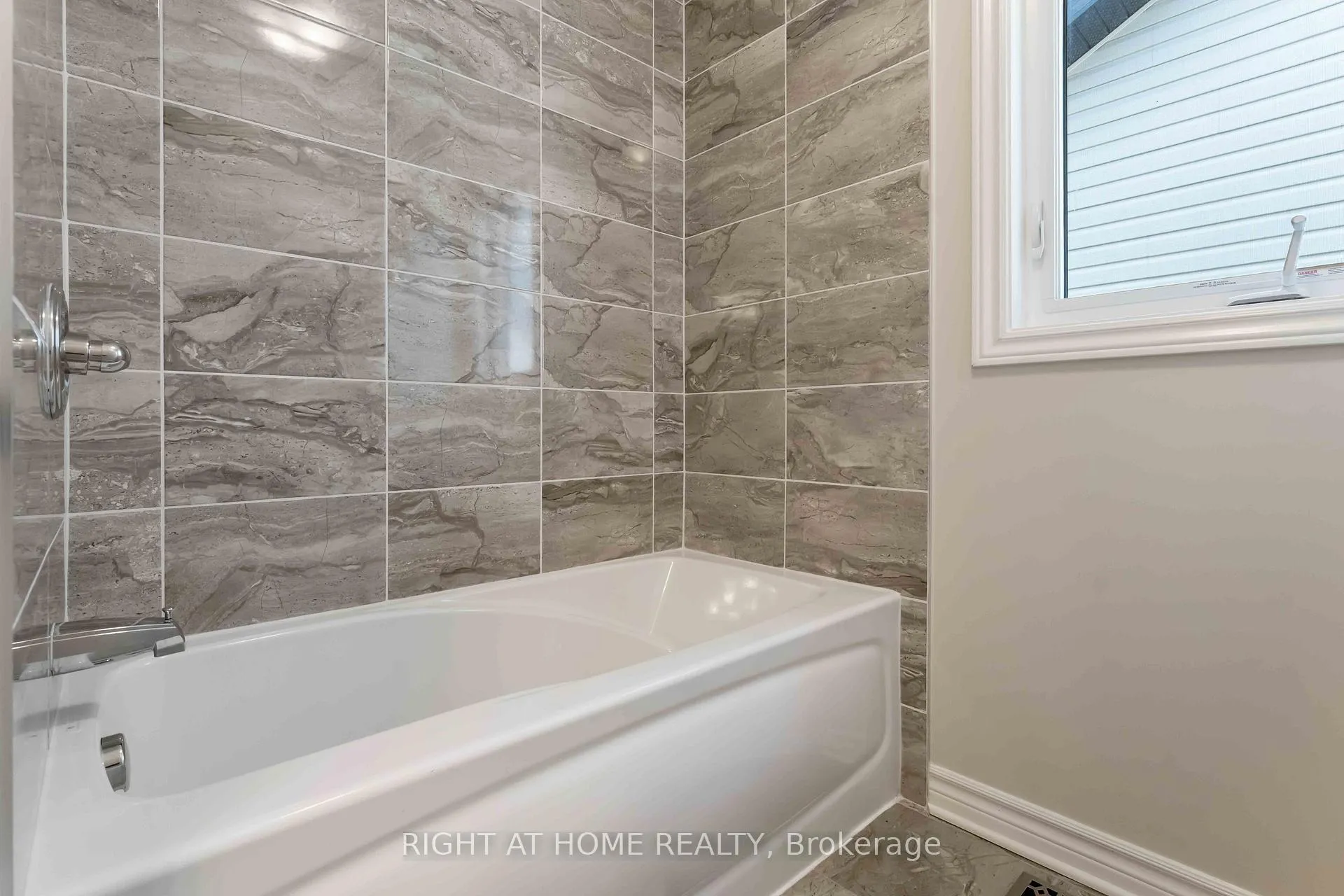 Photo 22 of 658 Parade Drive, Ottawa, Stittsville (South) — HOMEH