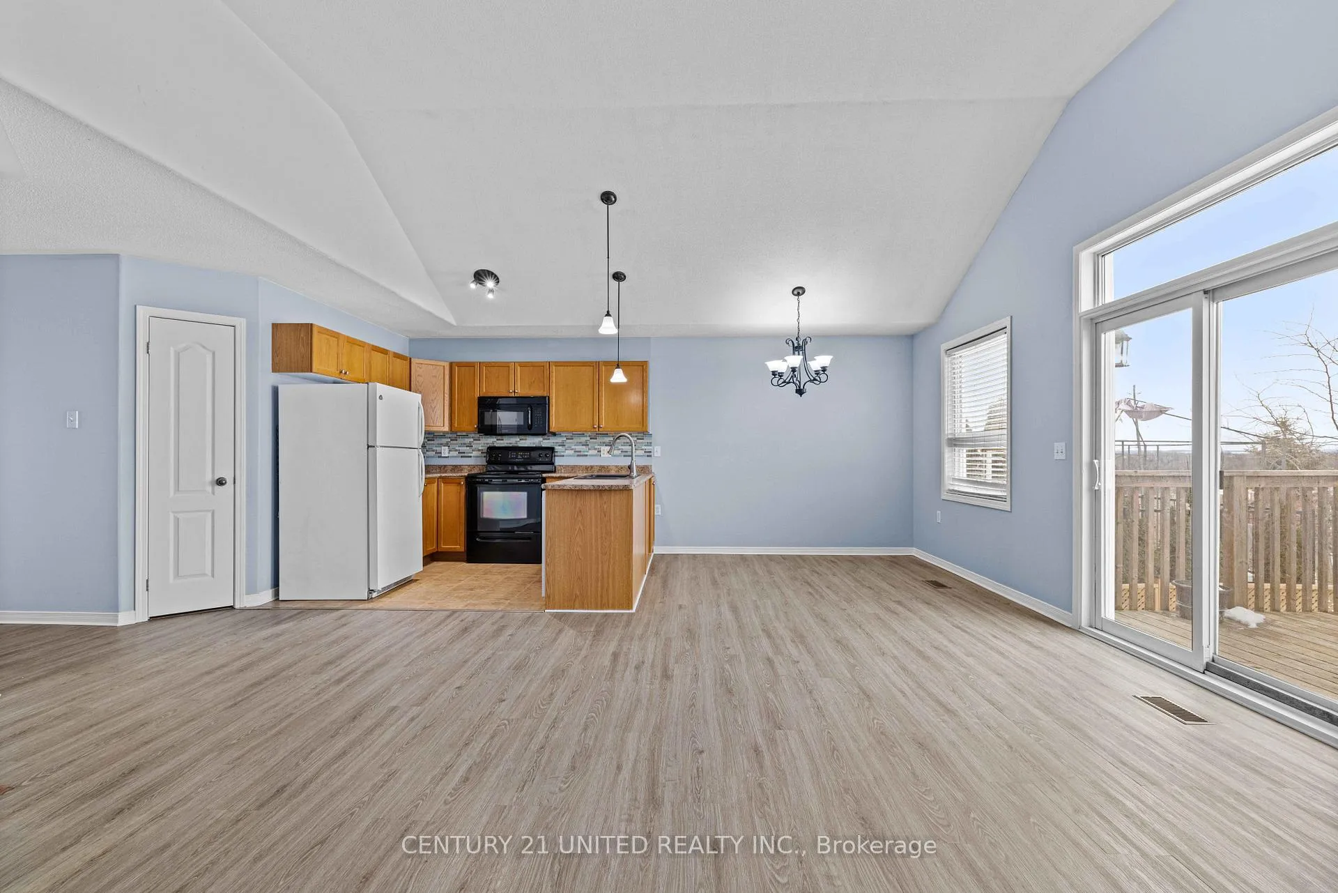 Photo 4 of 608 Clancy Crescent, Peterborough, Otonabee Ward 1 — HOMEH