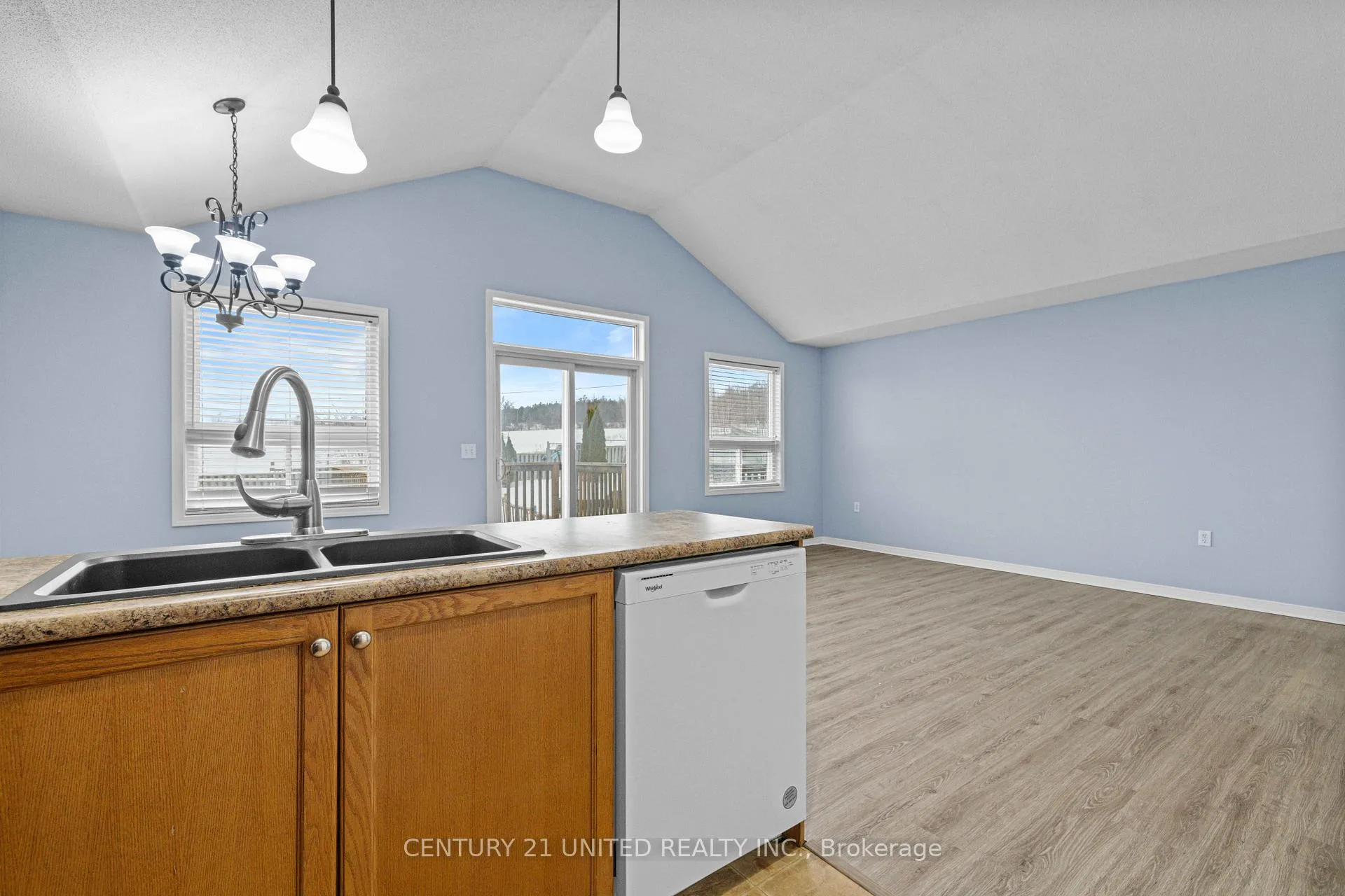 Photo 5 of 608 Clancy Crescent, Peterborough, Otonabee Ward 1 — HOMEH