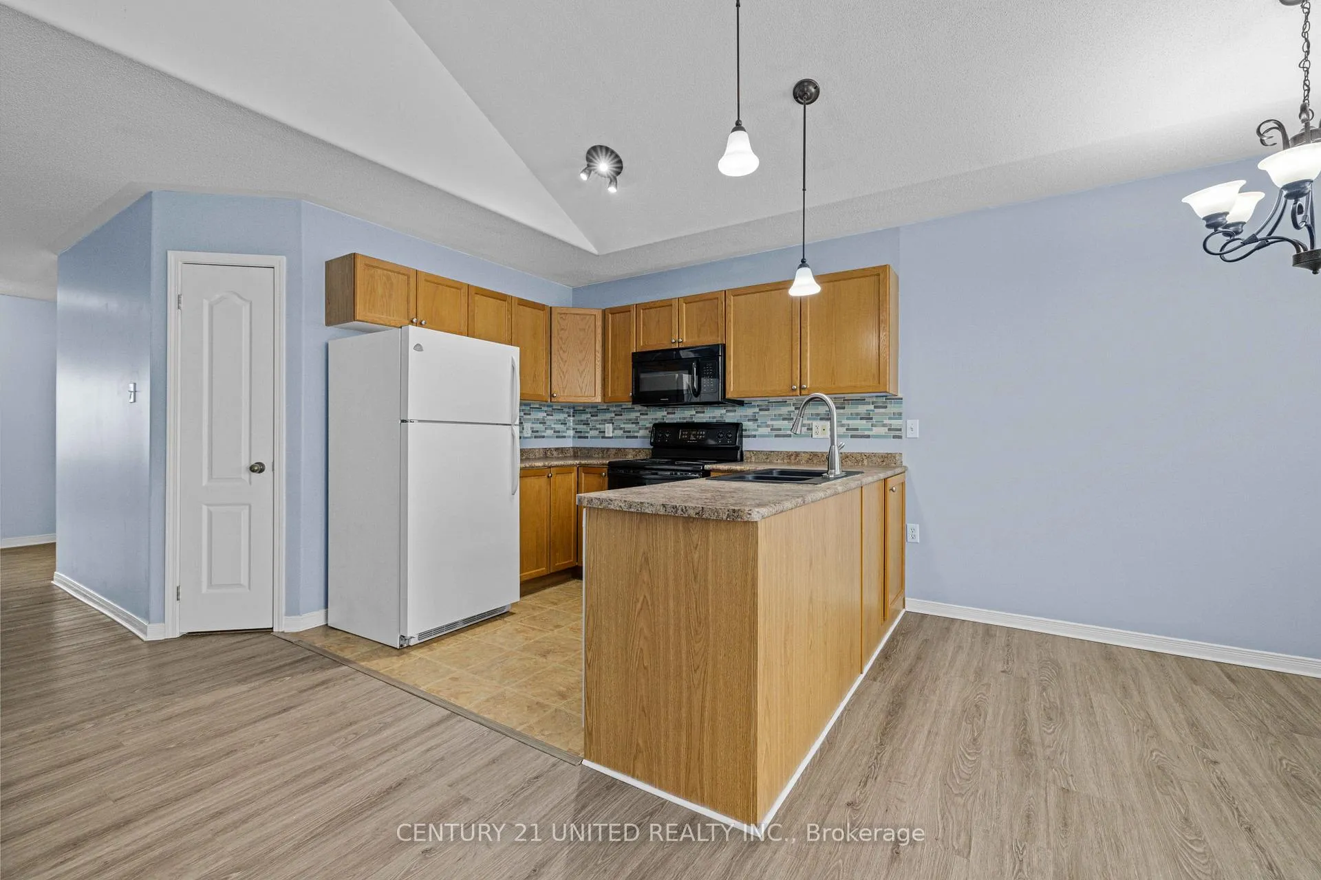 Photo 6 of 608 Clancy Crescent, Peterborough, Otonabee Ward 1 — HOMEH
