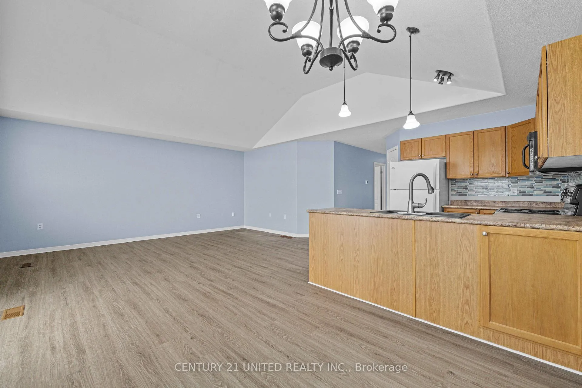 Photo 7 of 608 Clancy Crescent, Peterborough, Otonabee Ward 1 — HOMEH