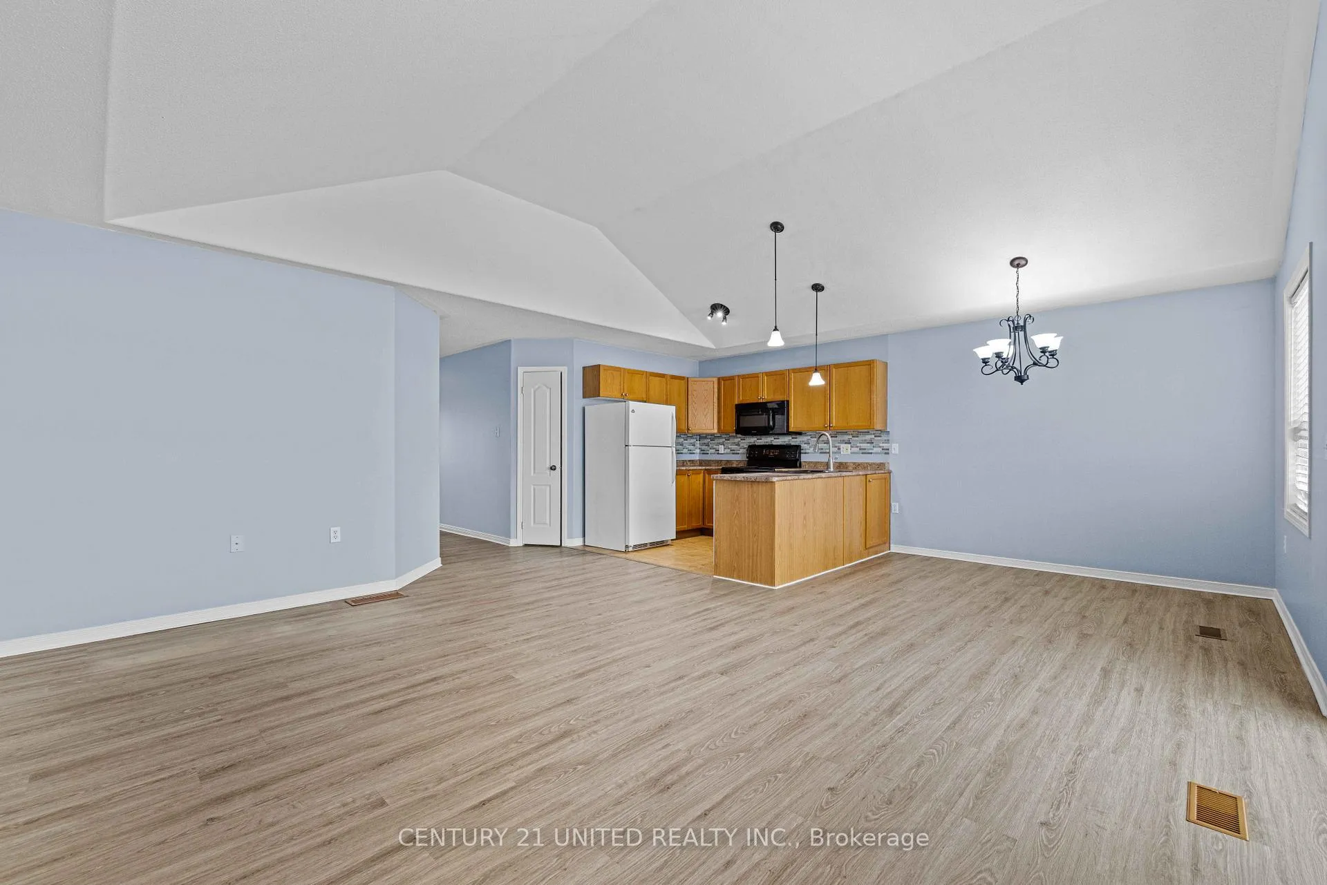 Photo 8 of 608 Clancy Crescent, Peterborough, Otonabee Ward 1 — HOMEH