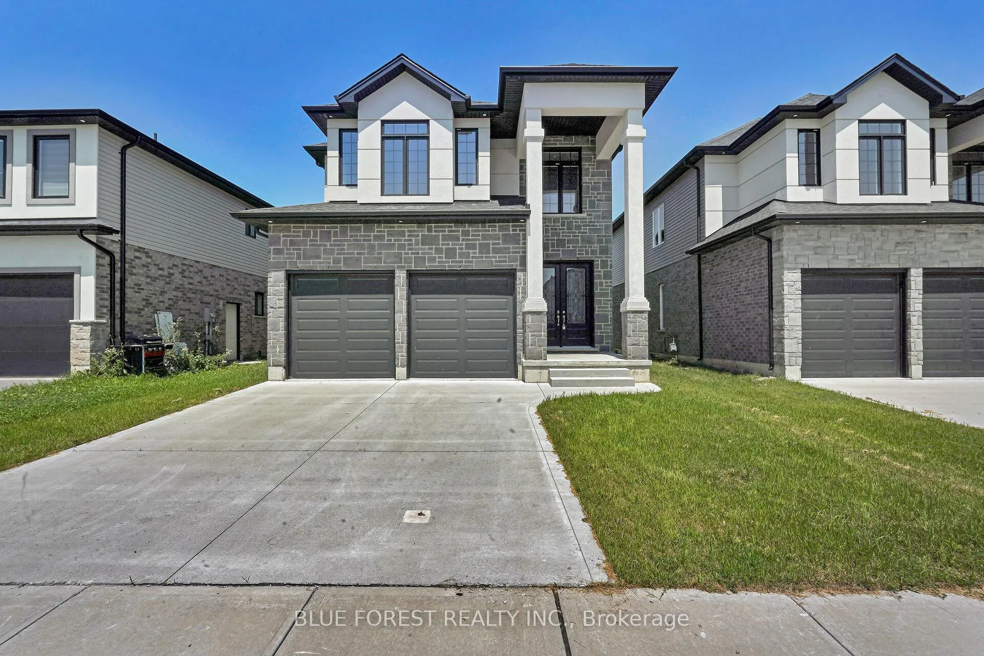 Front of 2916 Lemieux Walk