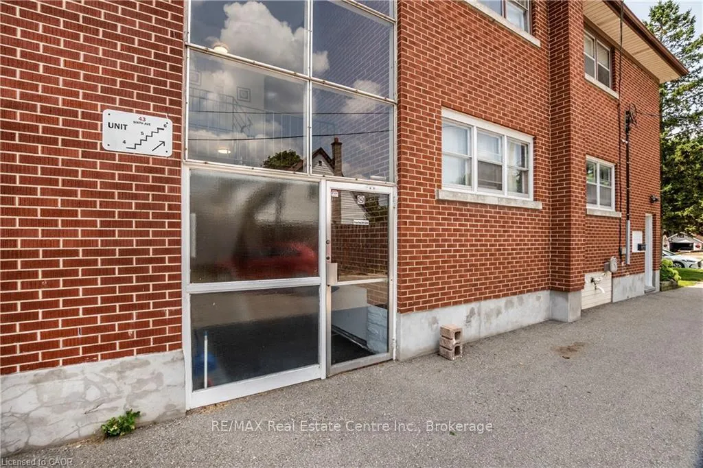 Photo 4 of 43 Sixth Avenue, Kitchener, Stanley Park — HOMEH