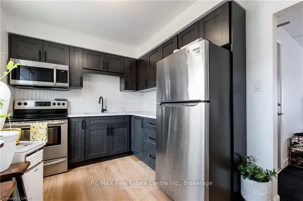 Photo 10 of 43 Sixth Avenue, Kitchener, Stanley Park — HOMEH
