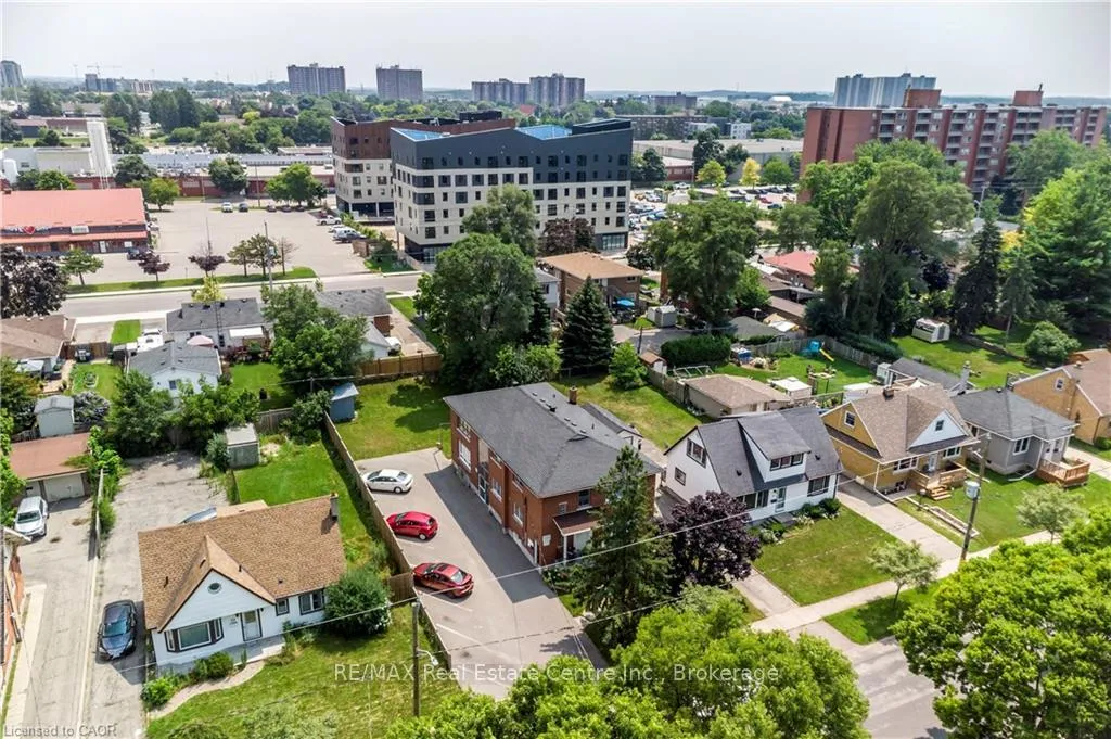 Photo 20 of 43 Sixth Avenue, Kitchener, Stanley Park — HOMEH