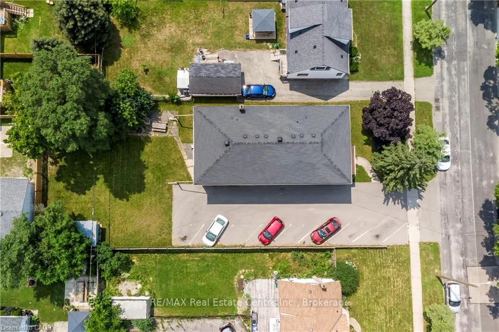 Photo 21 of 43 Sixth Avenue, Kitchener, Stanley Park — HOMEH