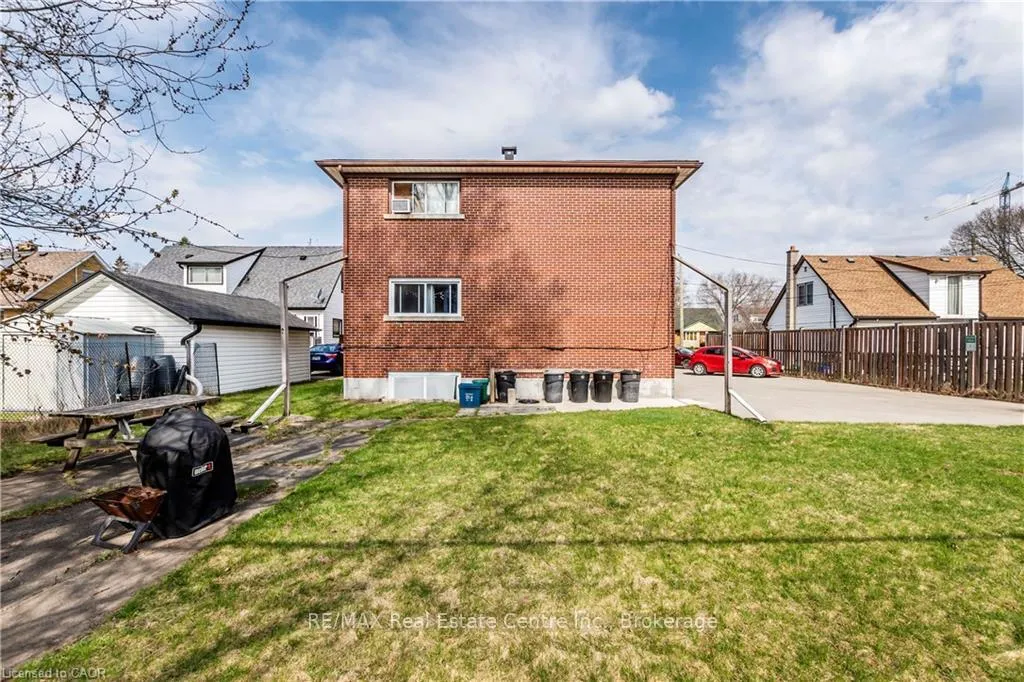 Photo 23 of 43 Sixth Avenue, Kitchener, Stanley Park — HOMEH