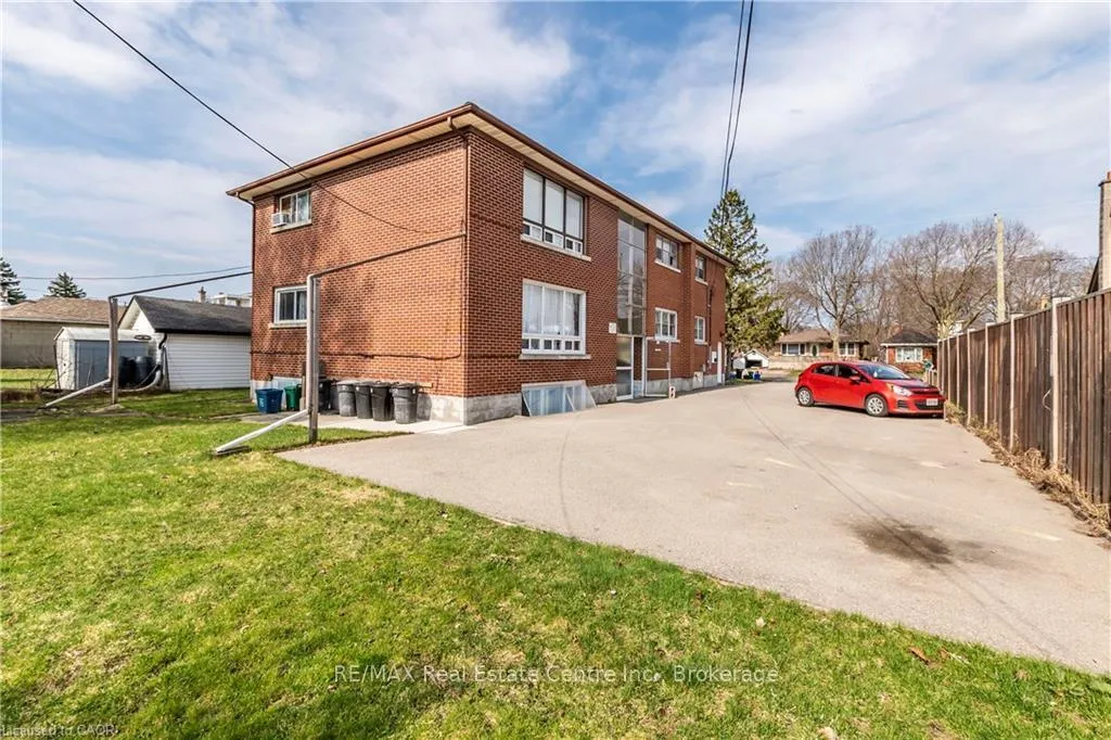 Photo 24 of 43 Sixth Avenue, Kitchener, Stanley Park — HOMEH