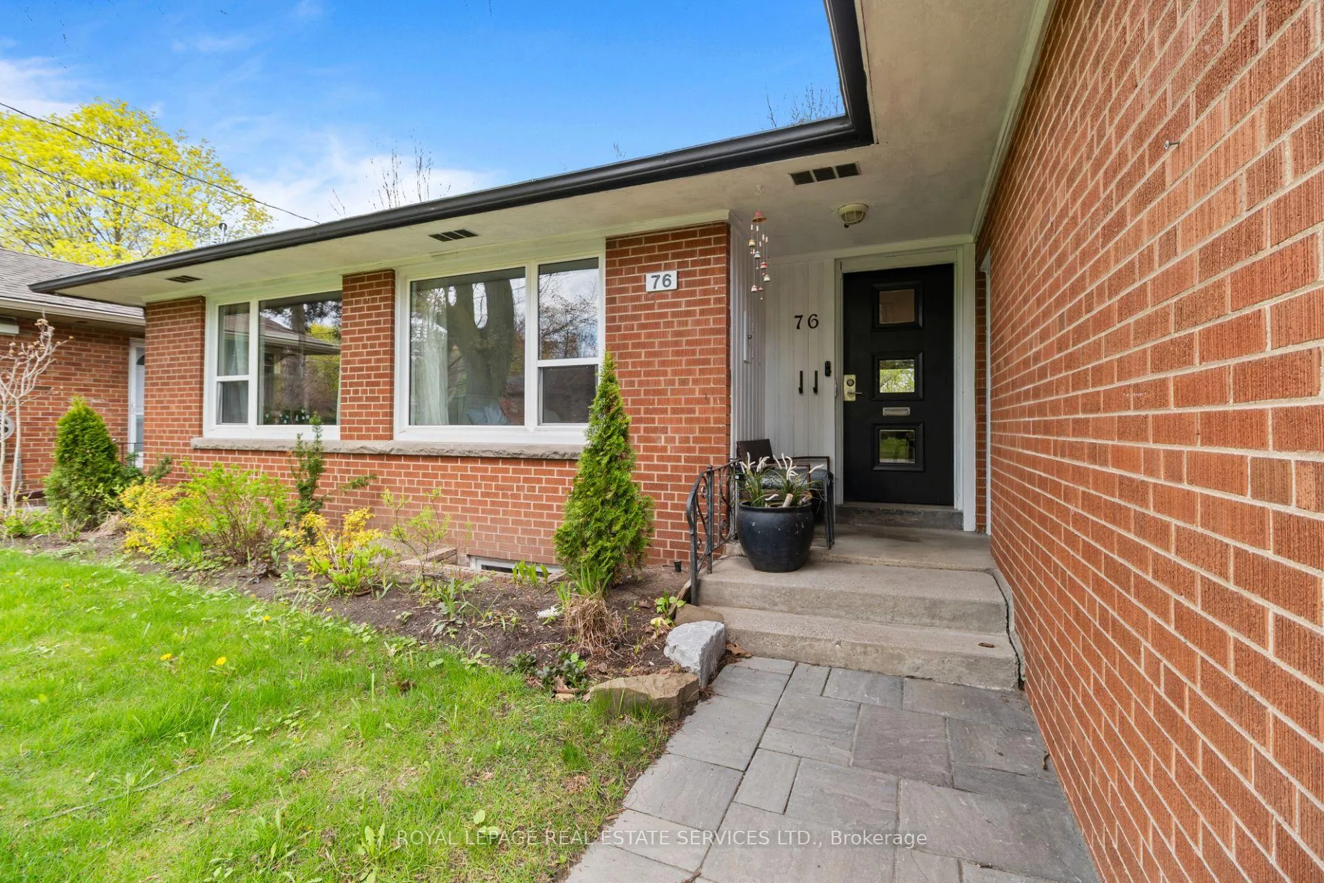 Photo 2 of 76 Glenellen Drive E, Etobicoke, Stonegate-Queensway — HOMEH