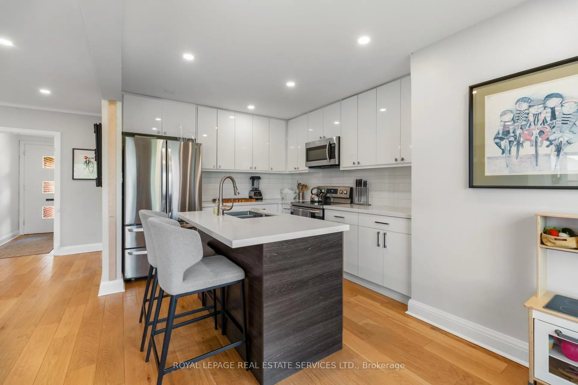 Photo 5 of 76 Glenellen Drive E, Etobicoke, Stonegate-Queensway — HOMEH