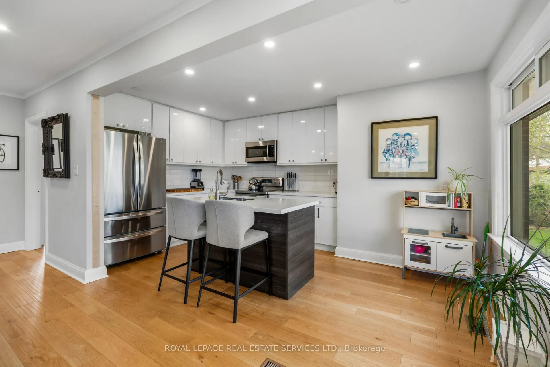 Photo 6 of 76 Glenellen Drive E, Etobicoke, Stonegate-Queensway — HOMEH
