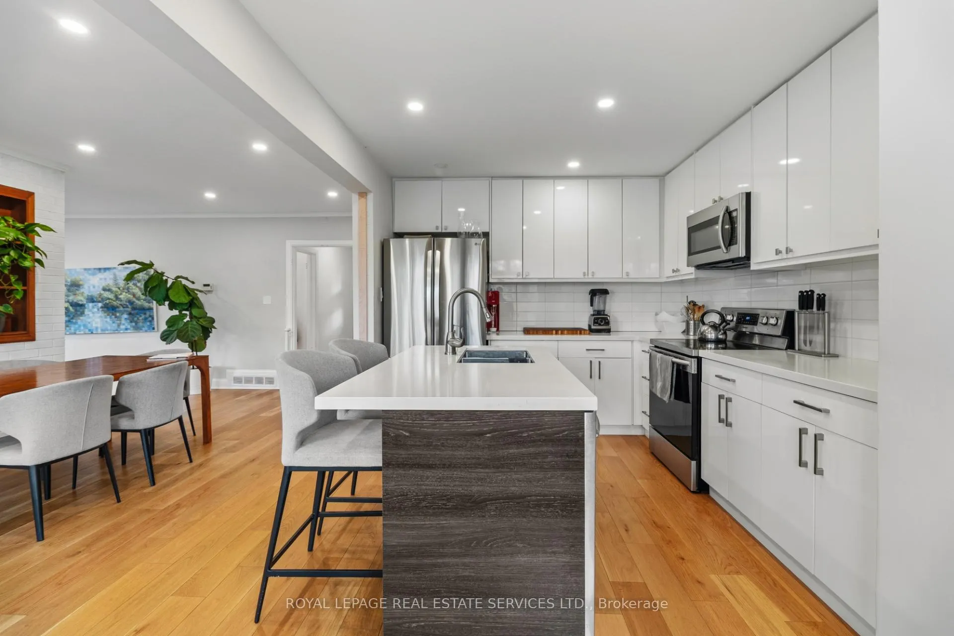 Photo 7 of 76 Glenellen Drive E, Etobicoke, Stonegate-Queensway — HOMEH