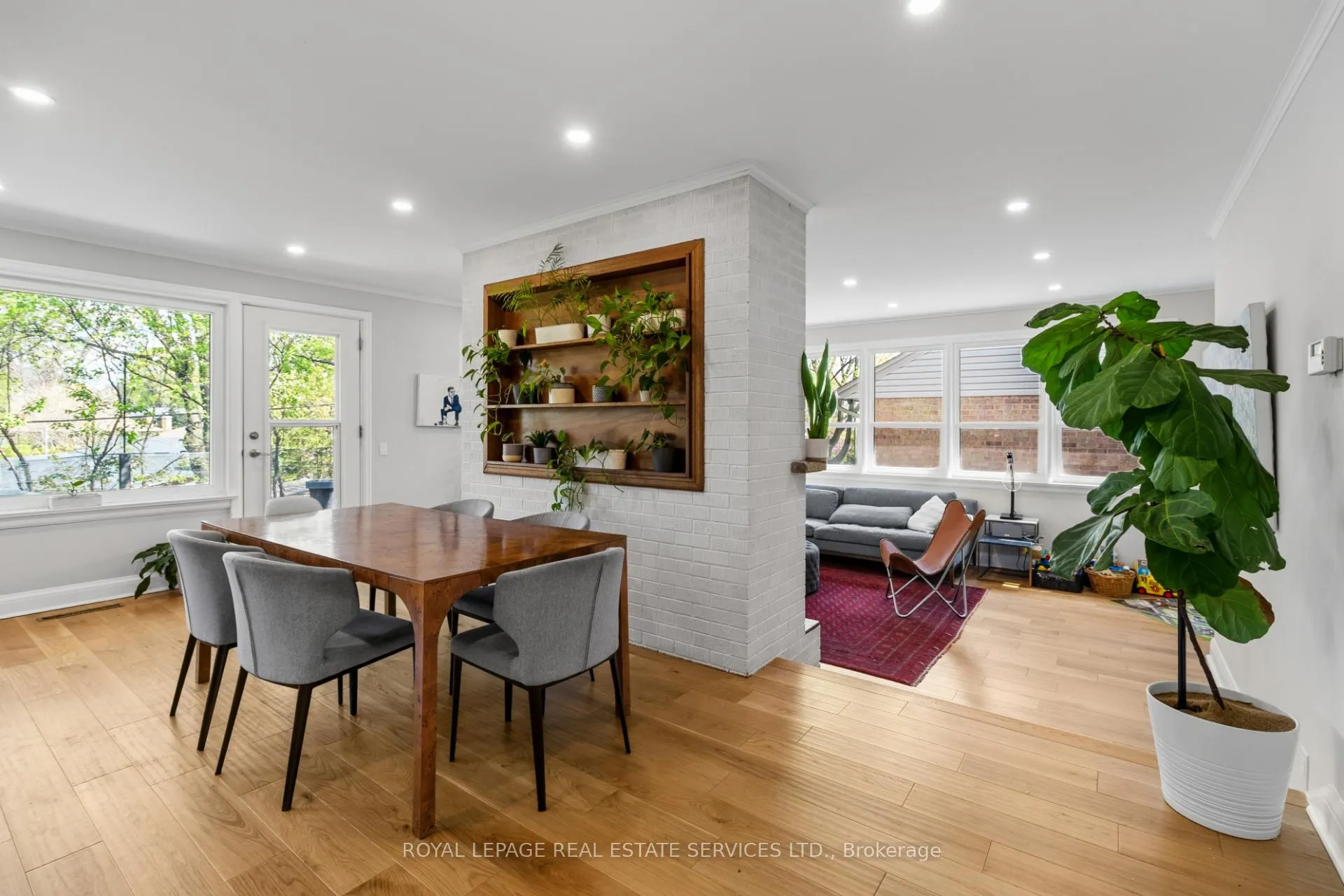 Photo 8 of 76 Glenellen Drive E, Etobicoke, Stonegate-Queensway — HOMEH