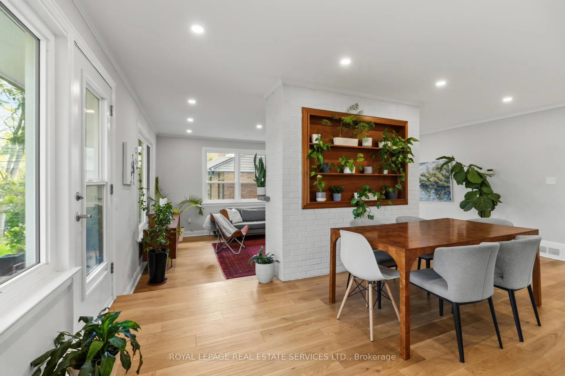 Photo 9 of 76 Glenellen Drive E, Etobicoke, Stonegate-Queensway — HOMEH