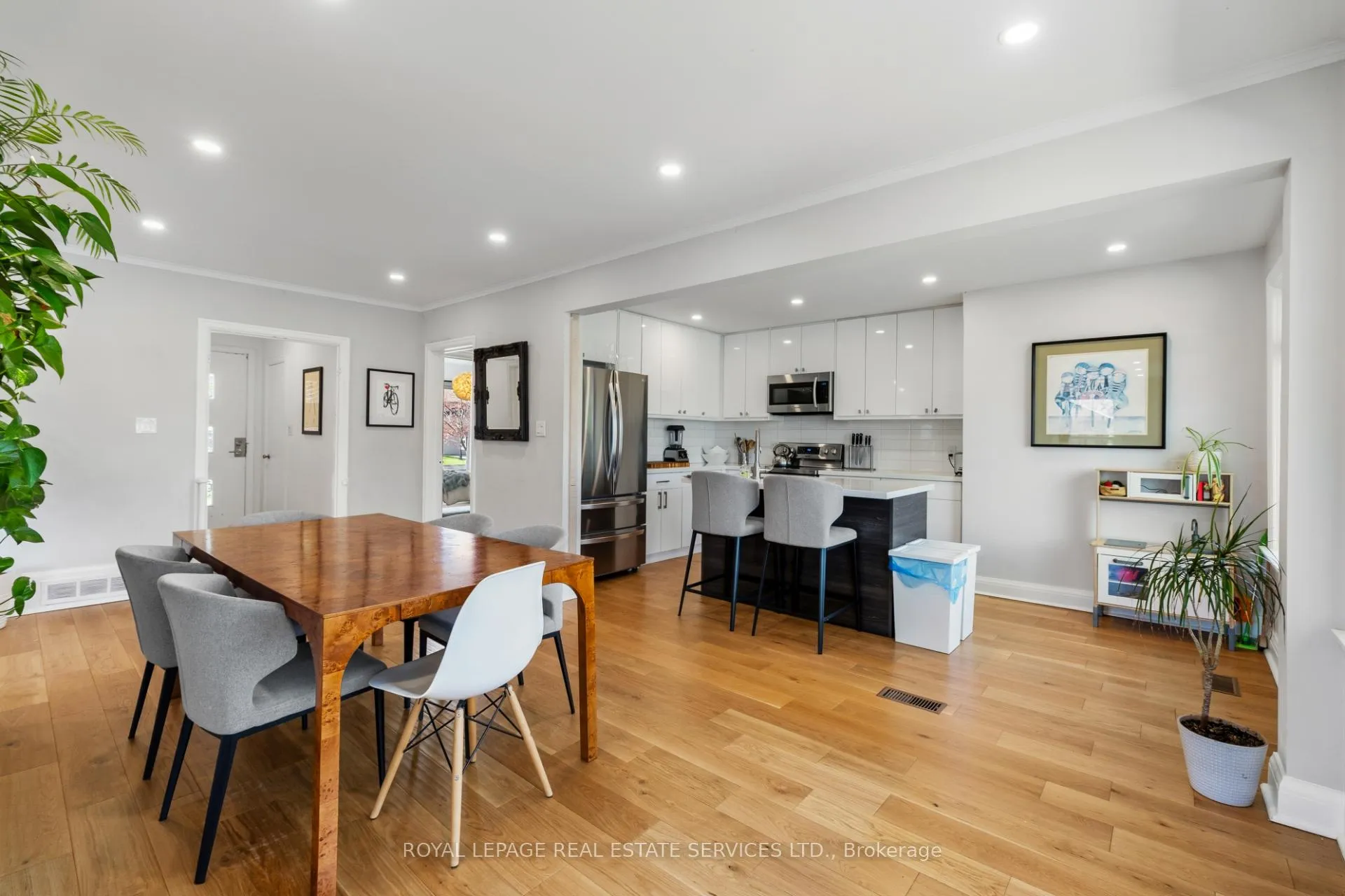 Photo 11 of 76 Glenellen Drive E, Etobicoke, Stonegate-Queensway — HOMEH