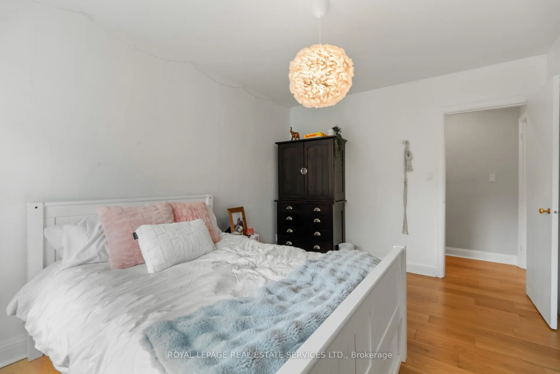 Photo 21 of 76 Glenellen Drive E, Etobicoke, Stonegate-Queensway — HOMEH