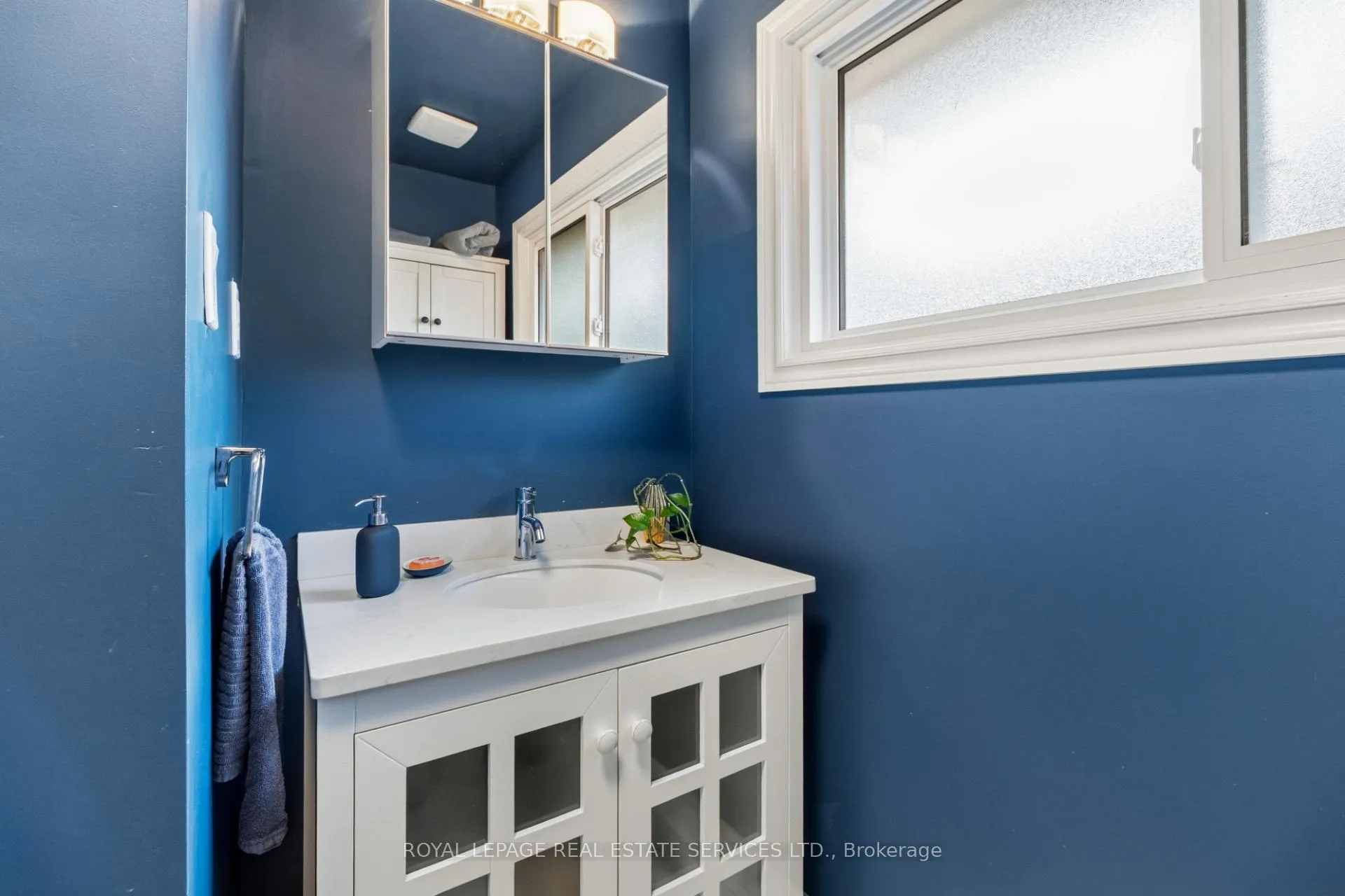 Photo 25 of 76 Glenellen Drive E, Etobicoke, Stonegate-Queensway — HOMEH