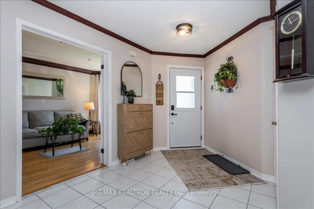 Photo 3 of 16 Bear Creek Drive, Barrie, Holly — HOMEH