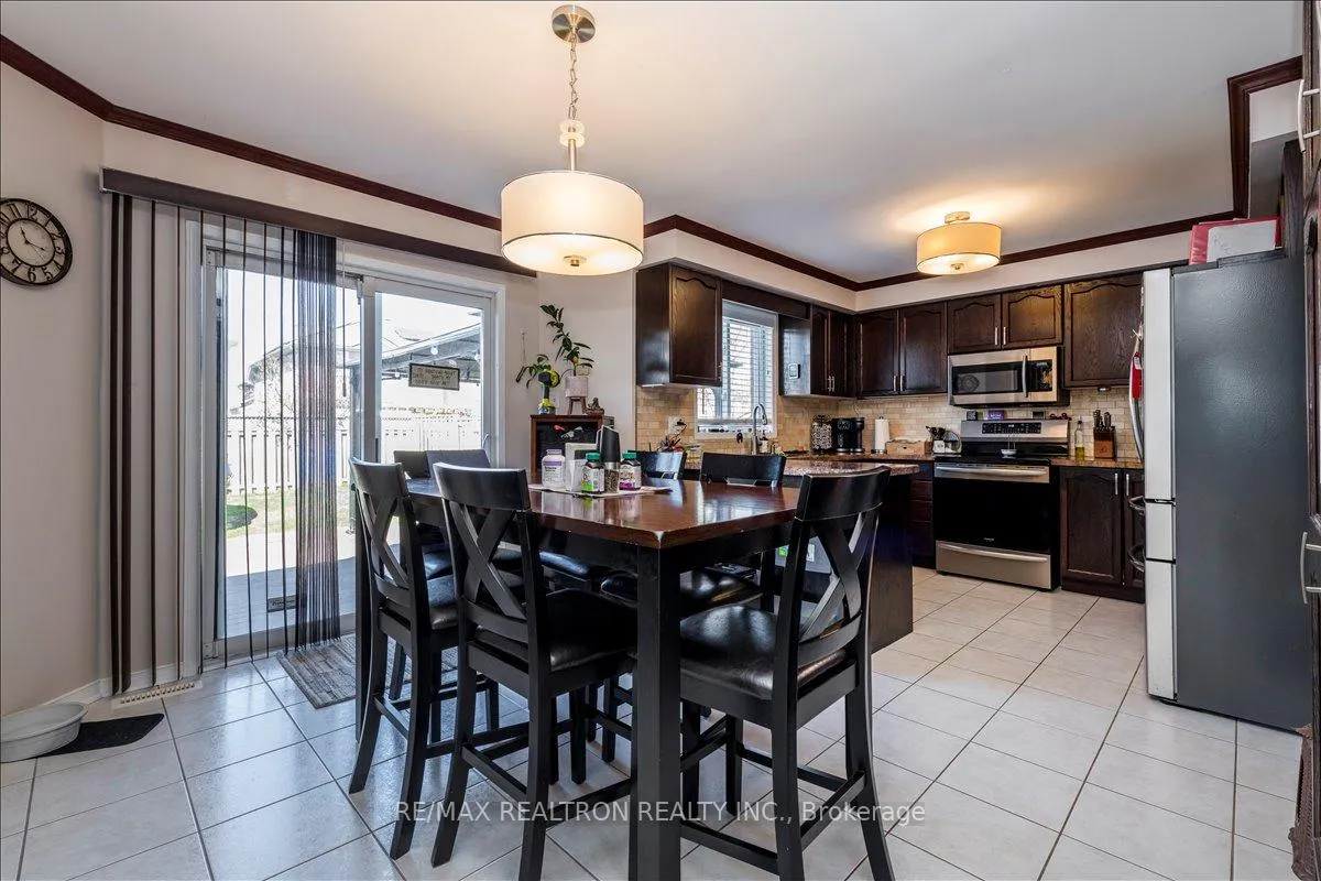 Photo 7 of 16 Bear Creek Drive, Barrie, Holly — HOMEH