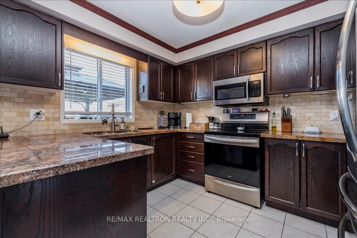 Photo 8 of 16 Bear Creek Drive, Barrie, Holly — HOMEH