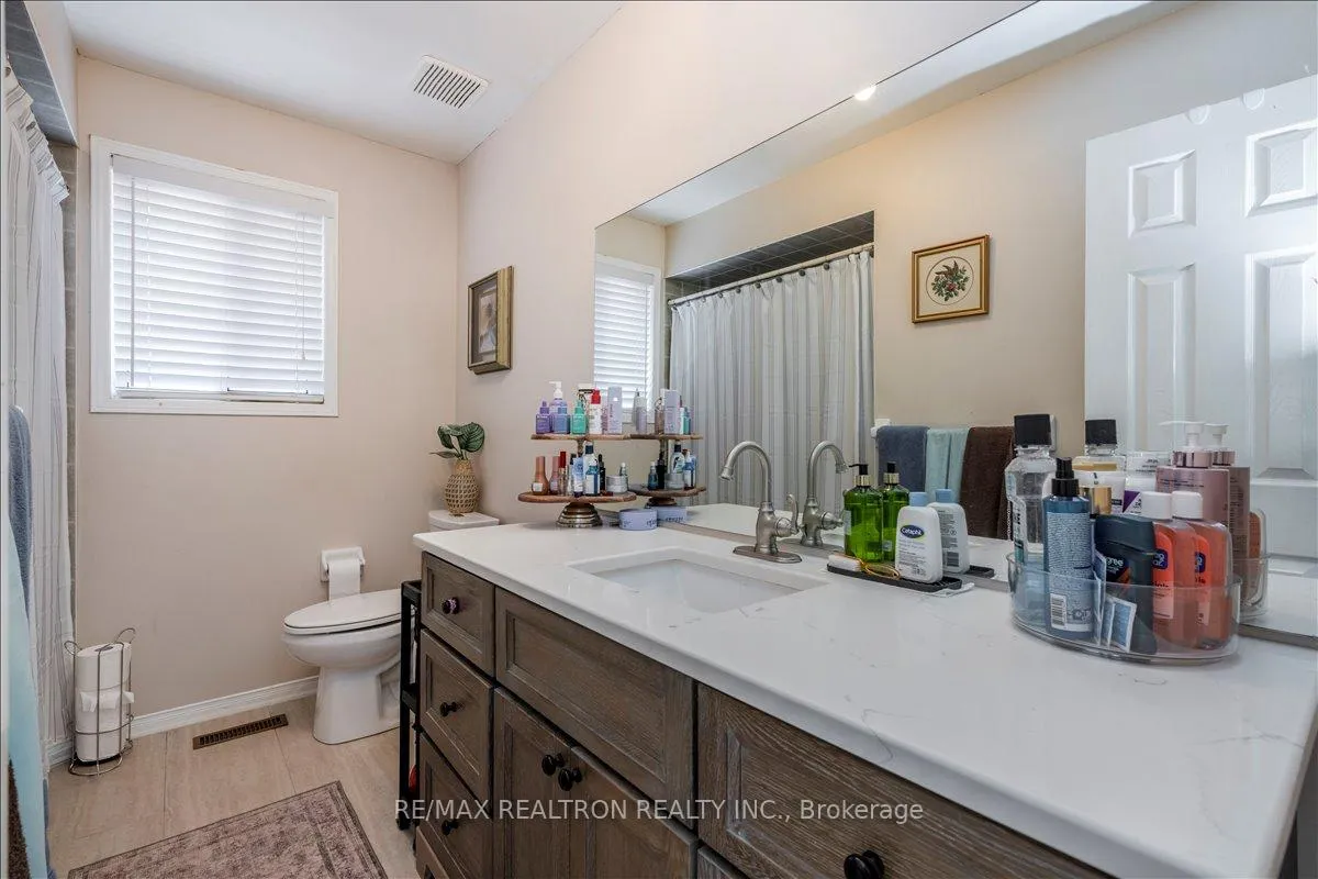 Photo 23 of 16 Bear Creek Drive, Barrie, Holly — HOMEH