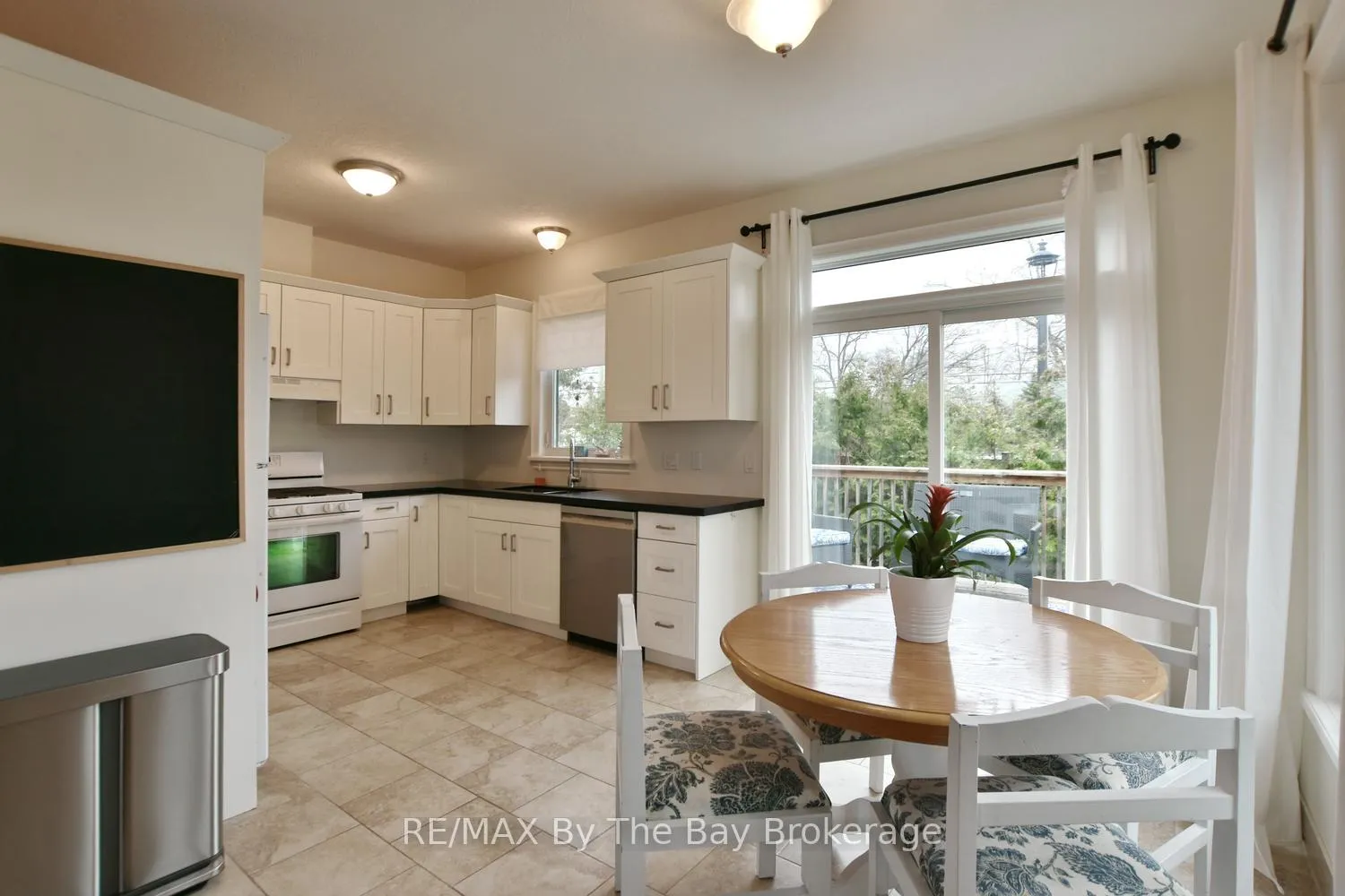 Photo 15 of 35 Edgewater Road, Wasaga Beach — HOMEH