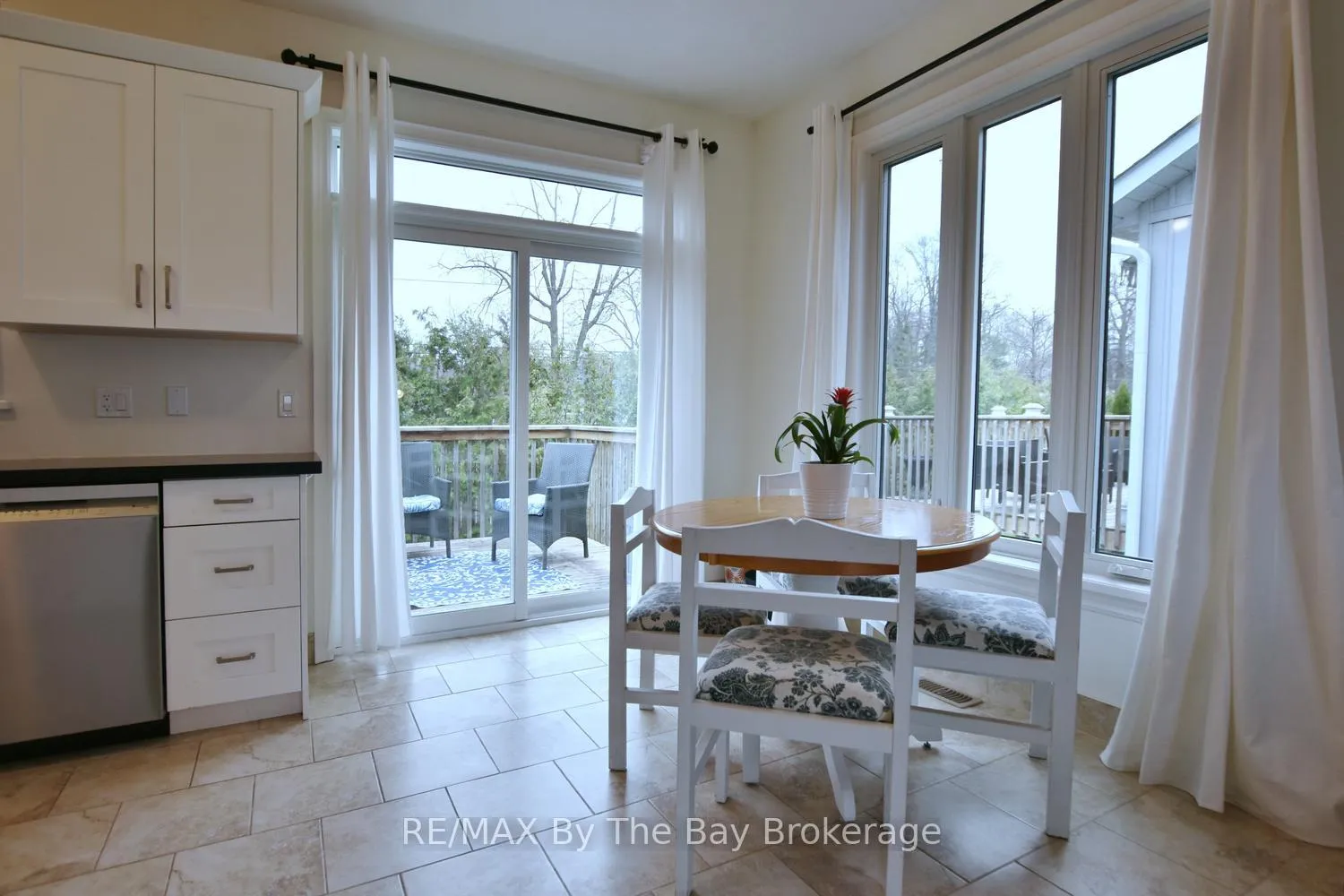 Photo 16 of 35 Edgewater Road, Wasaga Beach — HOMEH