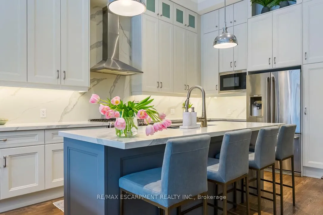 Photo 8 of 56 Laburnham Avenue, Etobicoke, Long Branch — HOMEH