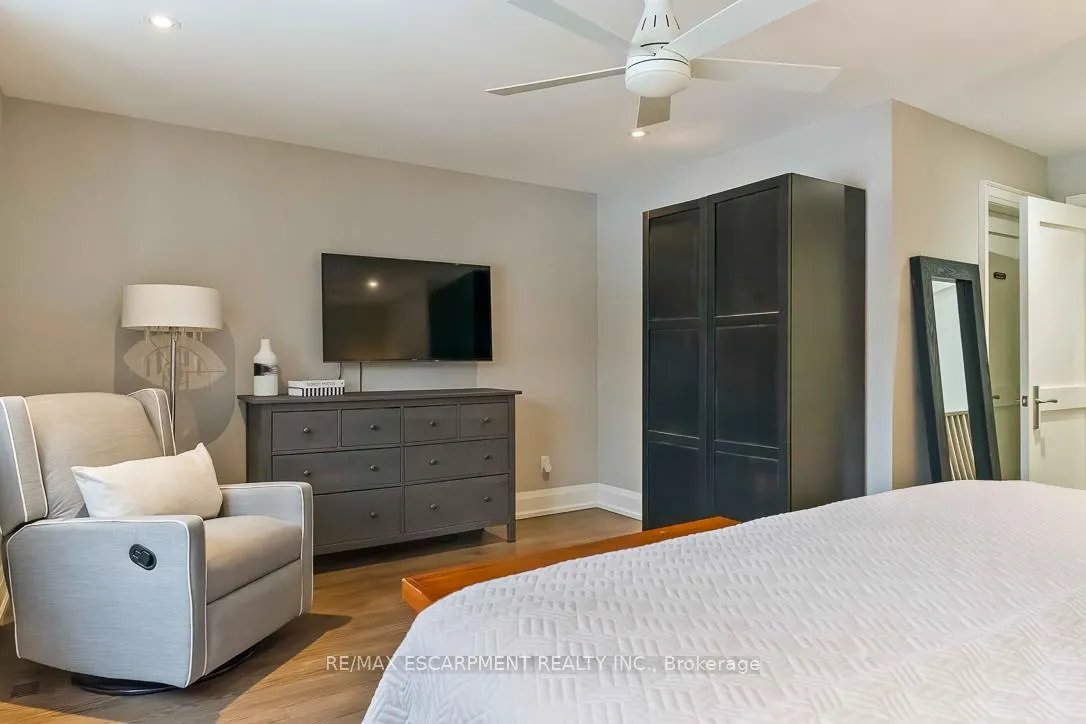 Photo 23 of 56 Laburnham Avenue, Etobicoke, Long Branch — HOMEH