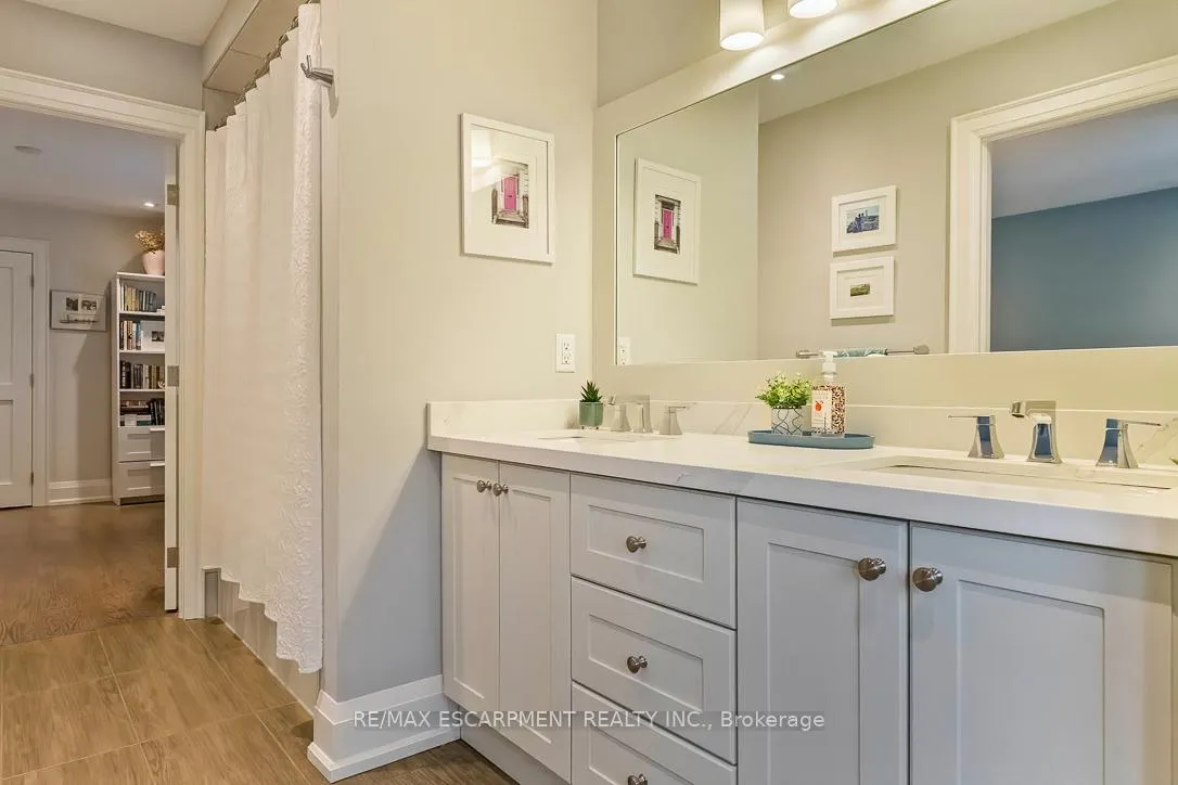 Photo 32 of 56 Laburnham Avenue, Etobicoke, Long Branch — HOMEH