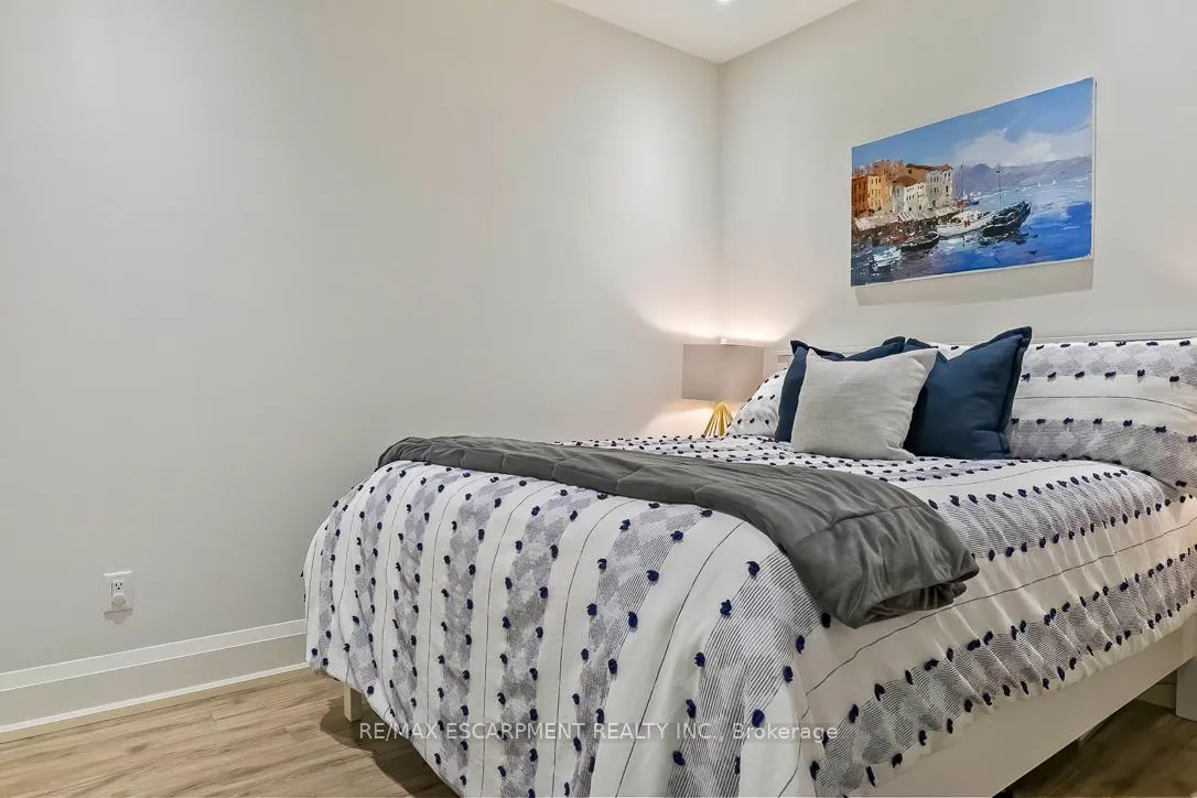 Photo 37 of 56 Laburnham Avenue, Etobicoke, Long Branch — HOMEH
