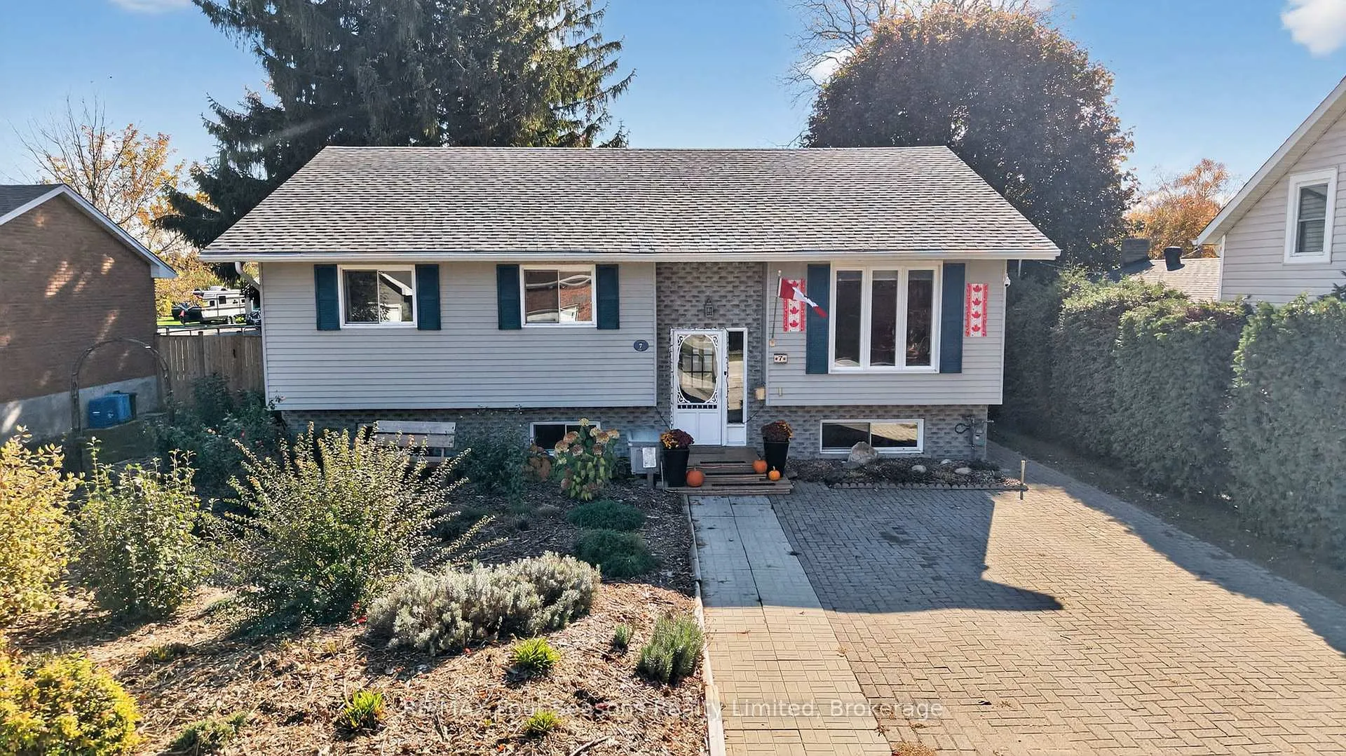 Photo 1 of 7 Batteaux Road, Clearview, Nottawa — HOMEH