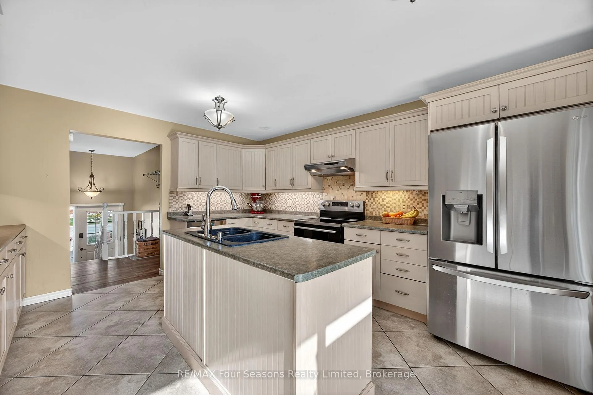 Photo 2 of 7 Batteaux Road, Clearview, Nottawa — HOMEH