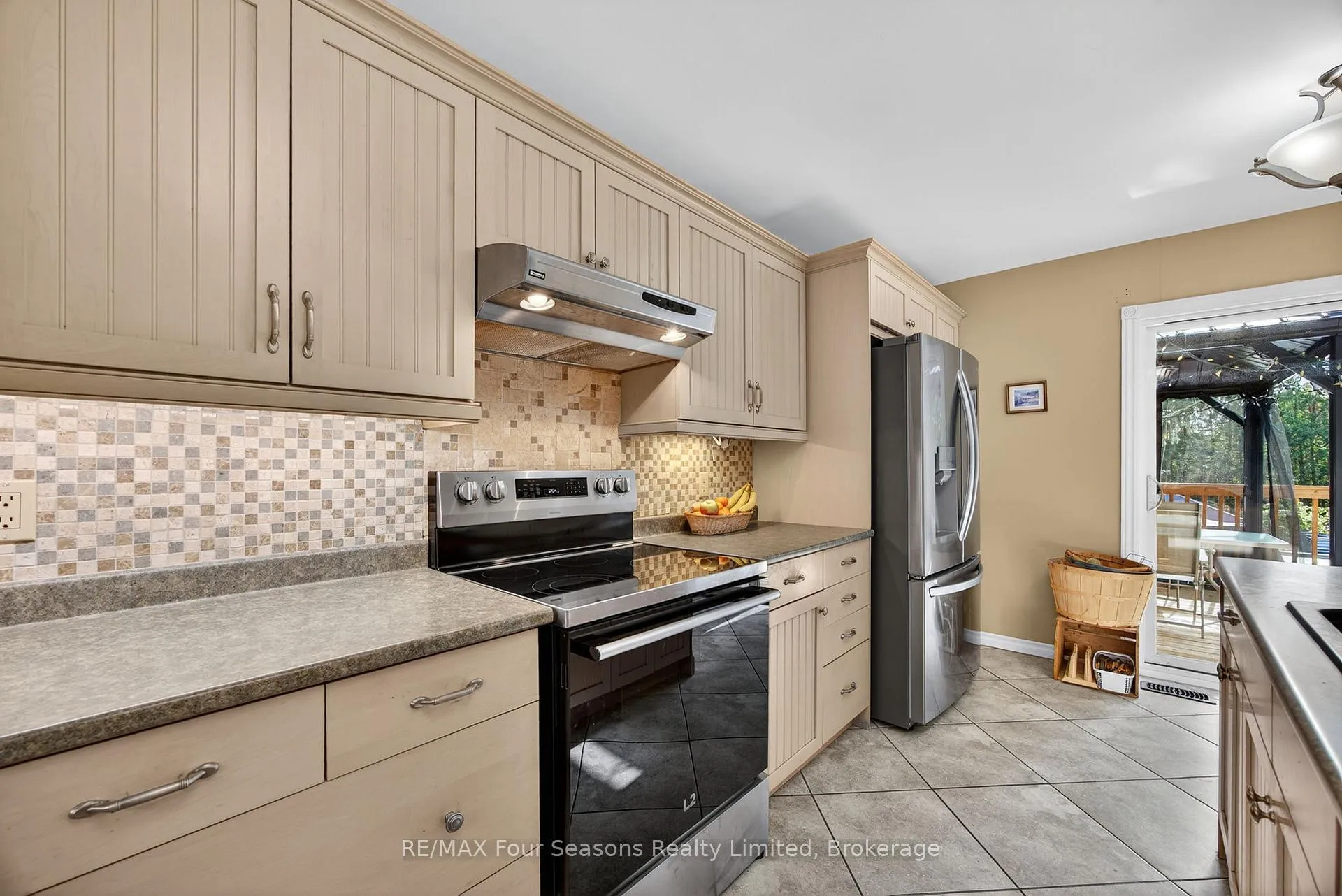 Photo 10 of 7 Batteaux Road, Clearview, Nottawa — HOMEH
