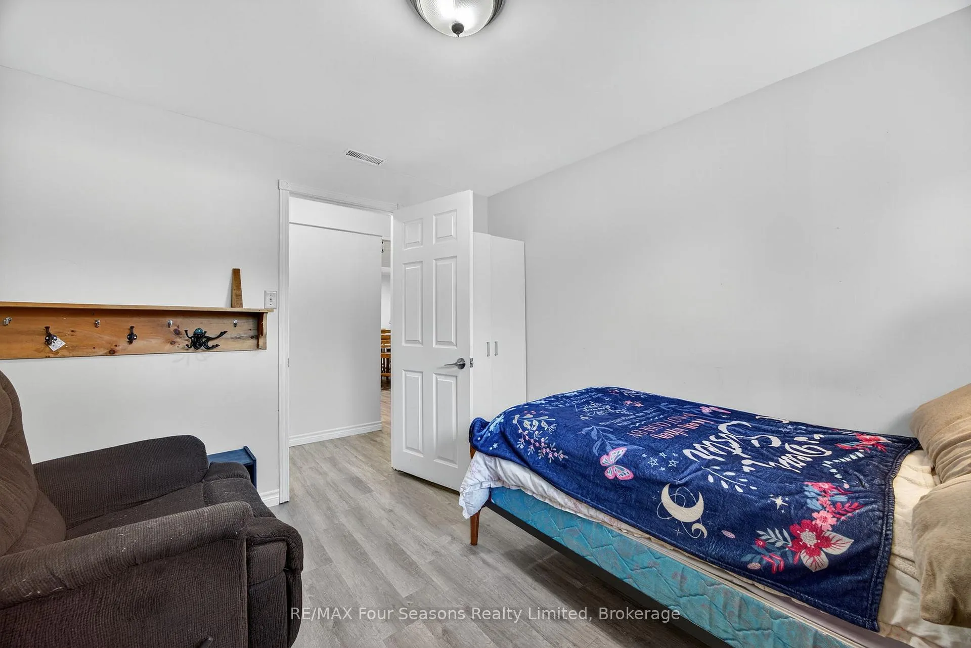 Photo 25 of 7 Batteaux Road, Clearview, Nottawa — HOMEH