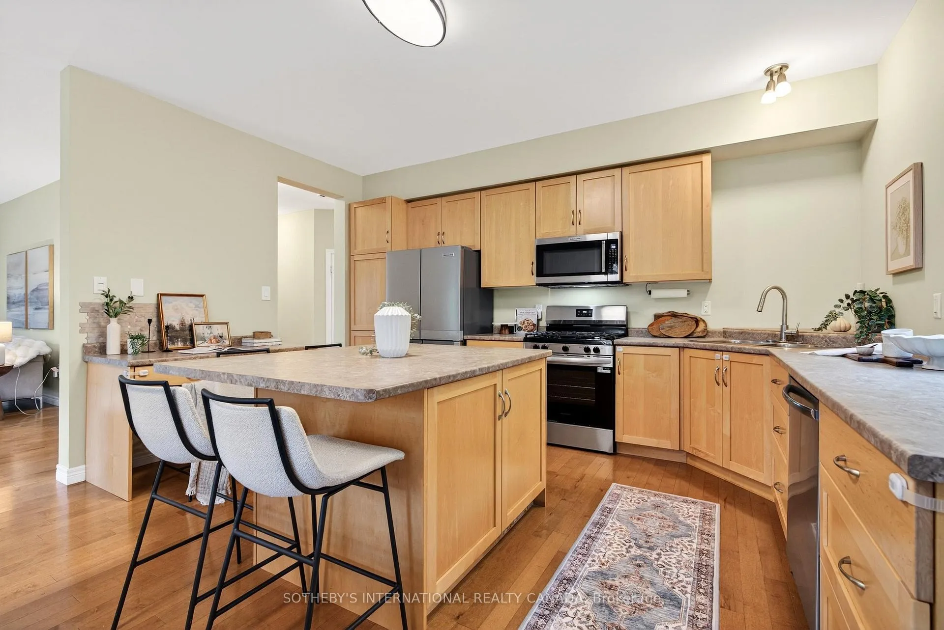 Photo 13 of 40 Maplevale Drive, Hamilton, Ancaster — HOMEH