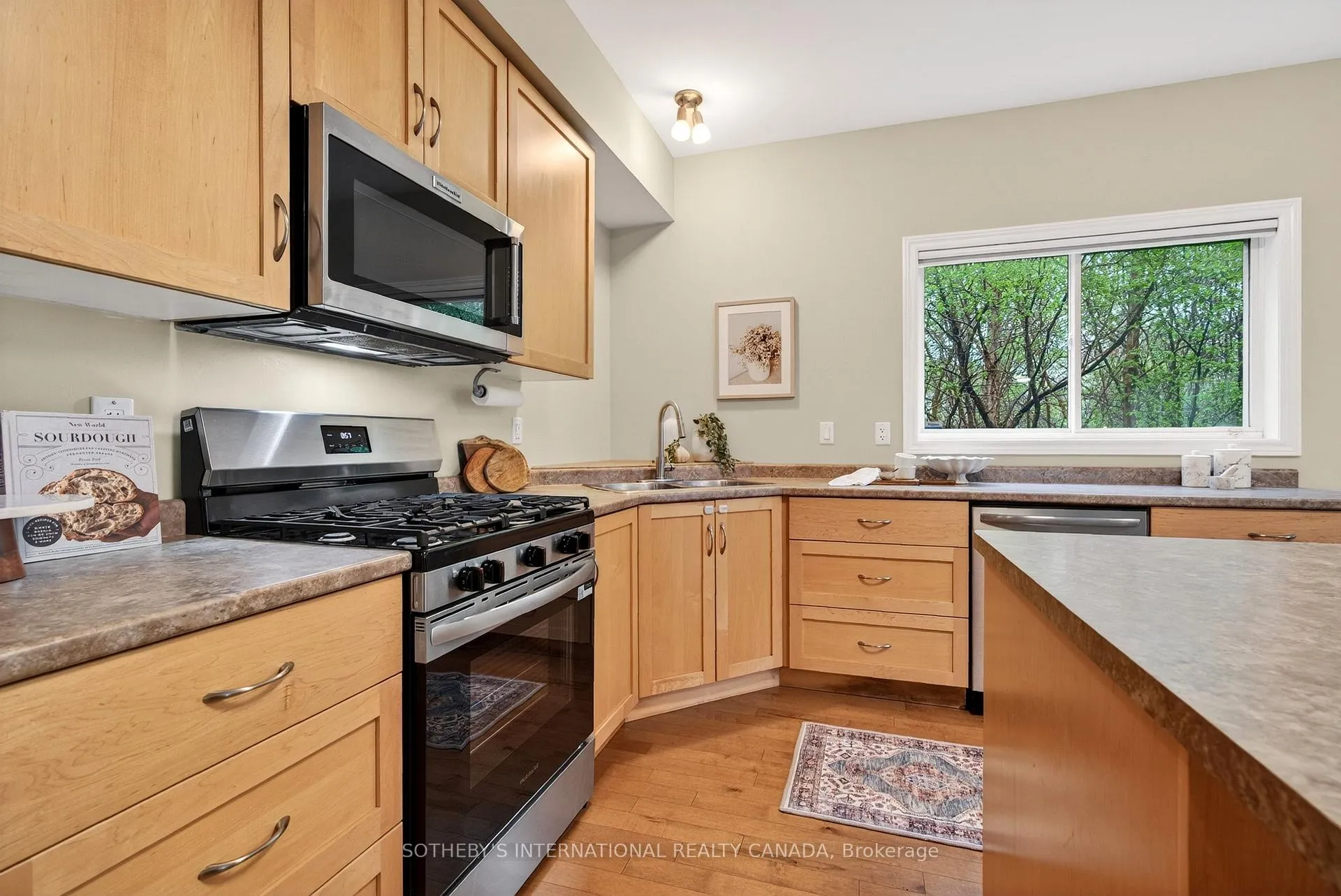 Photo 14 of 40 Maplevale Drive, Hamilton, Ancaster — HOMEH