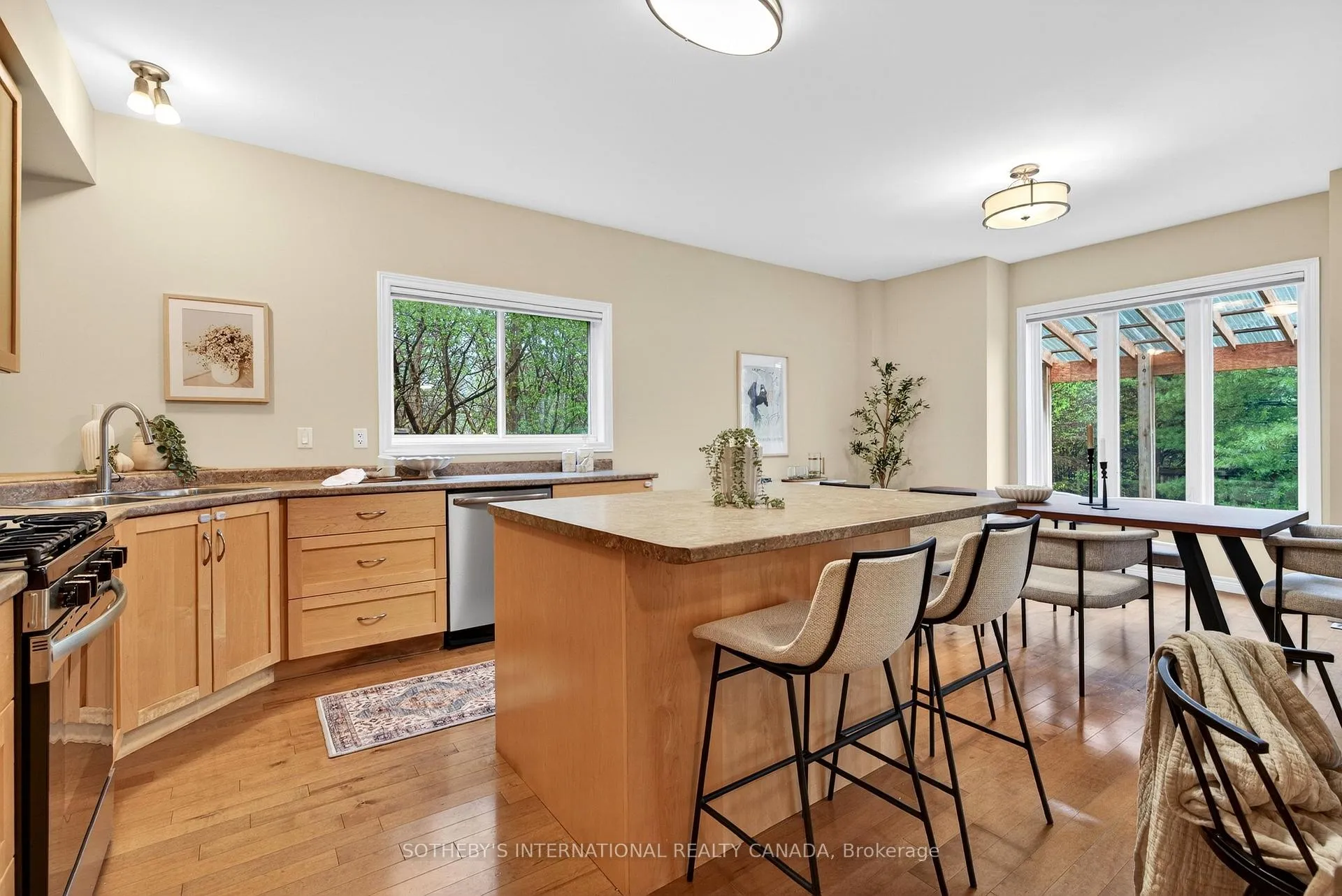 Photo 15 of 40 Maplevale Drive, Hamilton, Ancaster — HOMEH