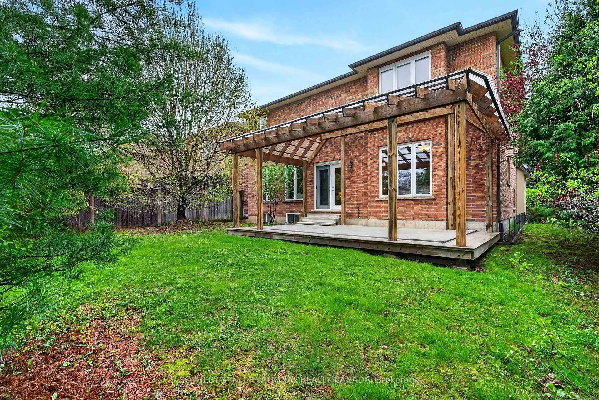 Photo 28 of 40 Maplevale Drive, Hamilton, Ancaster — HOMEH