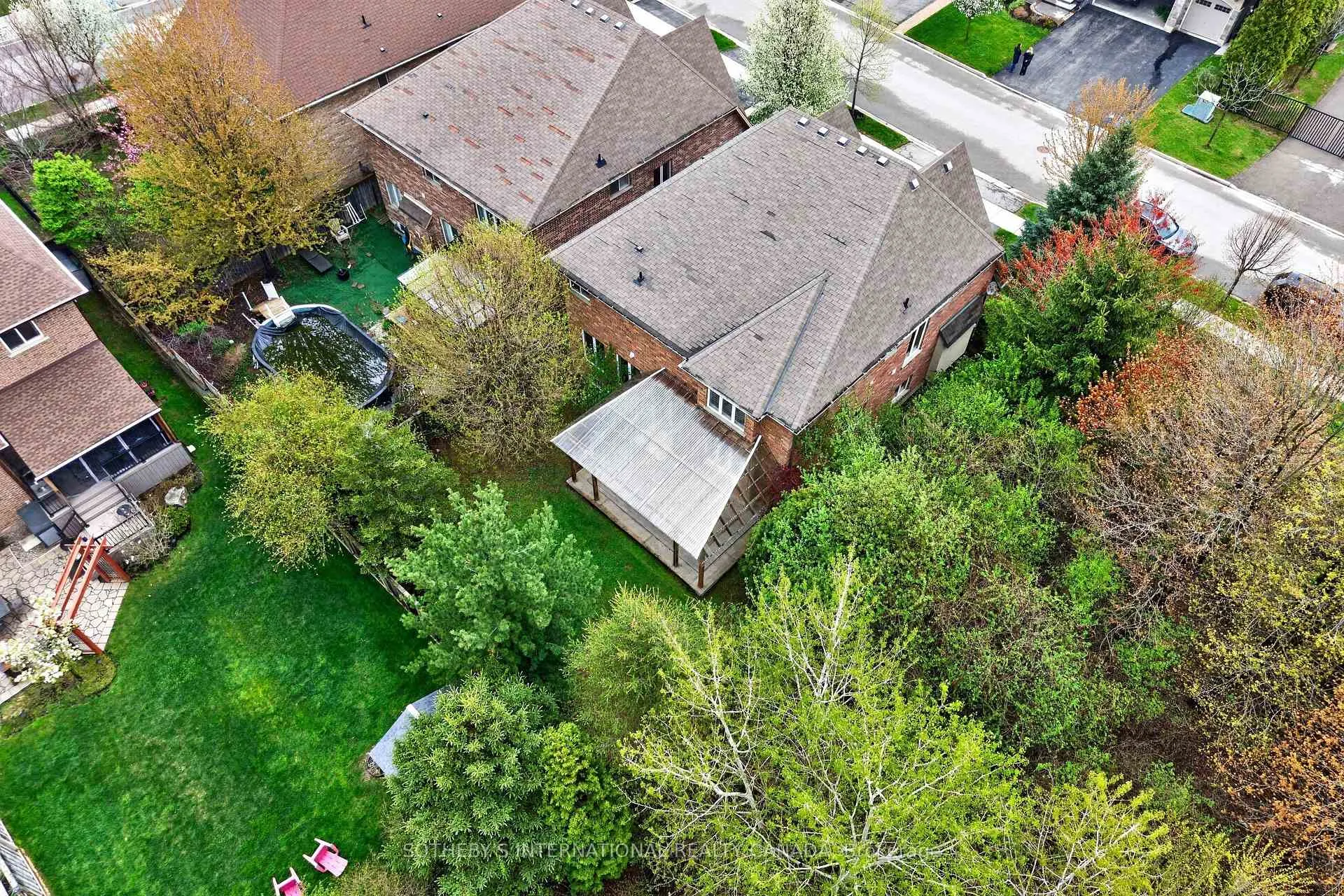 Photo 35 of 40 Maplevale Drive, Hamilton, Ancaster — HOMEH