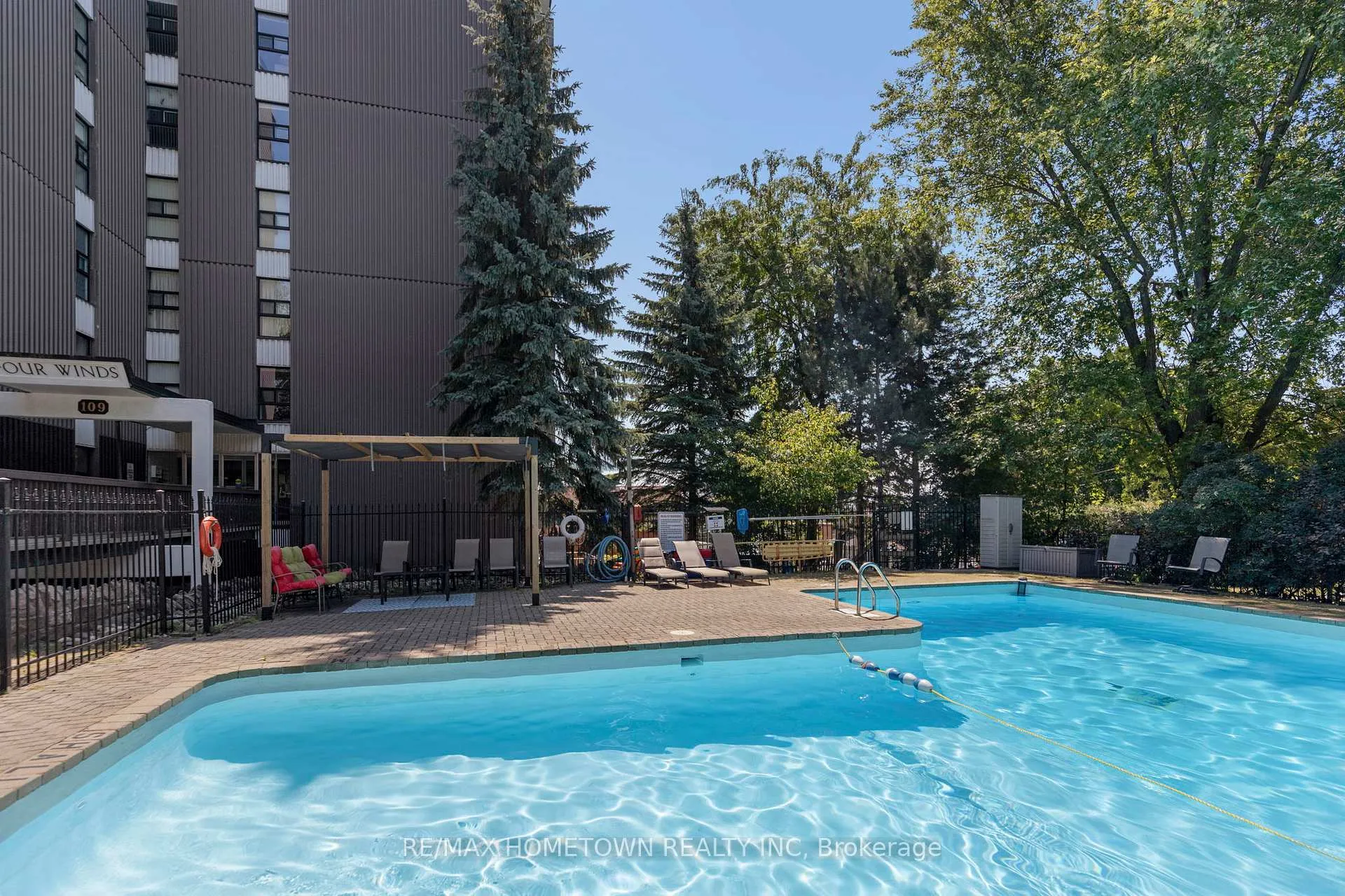 Photo 4 of Unit 806, 109 King Street E, Brockville — HOMEH