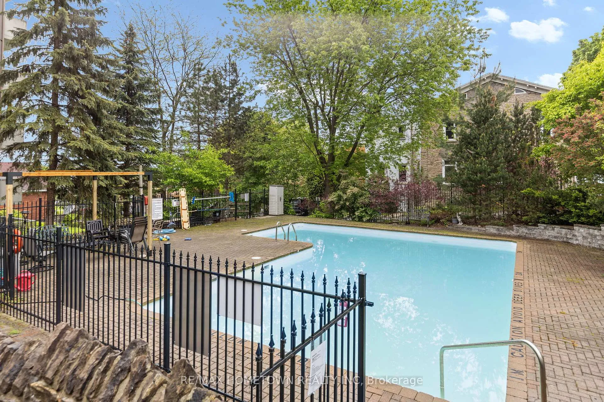 Photo 6 of Unit 806, 109 King Street E, Brockville — HOMEH