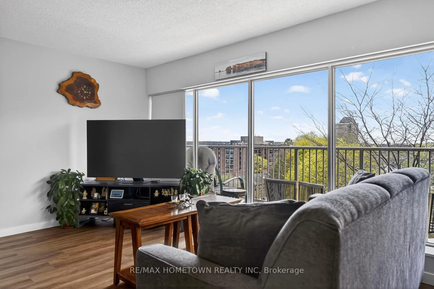 Photo 17 of Unit 806, 109 King Street E, Brockville — HOMEH