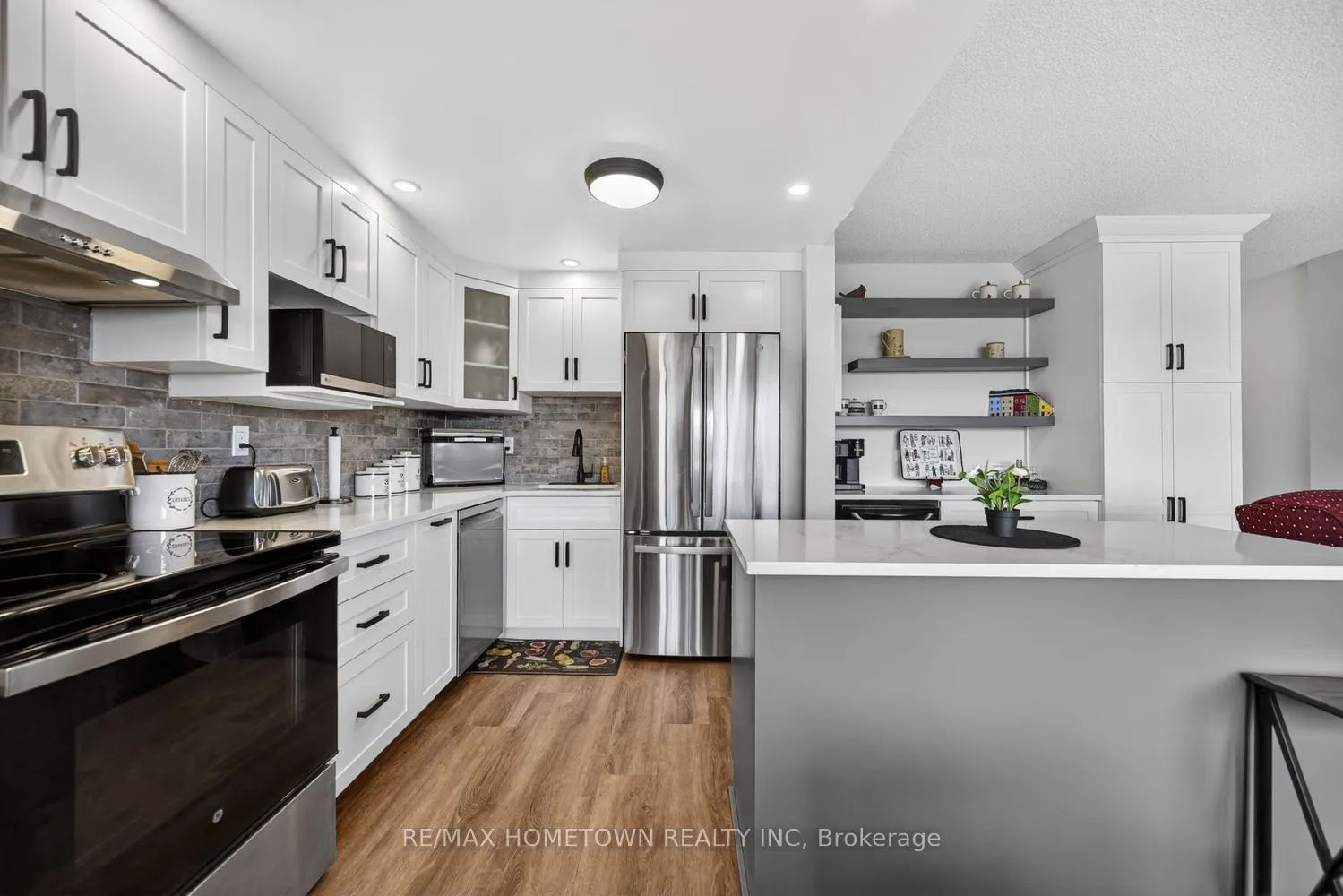 Photo 19 of Unit 806, 109 King Street E, Brockville — HOMEH