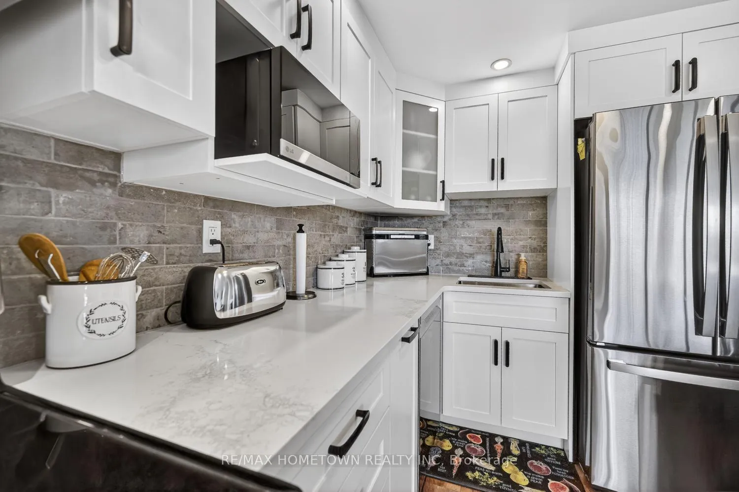 Photo 20 of Unit 806, 109 King Street E, Brockville — HOMEH